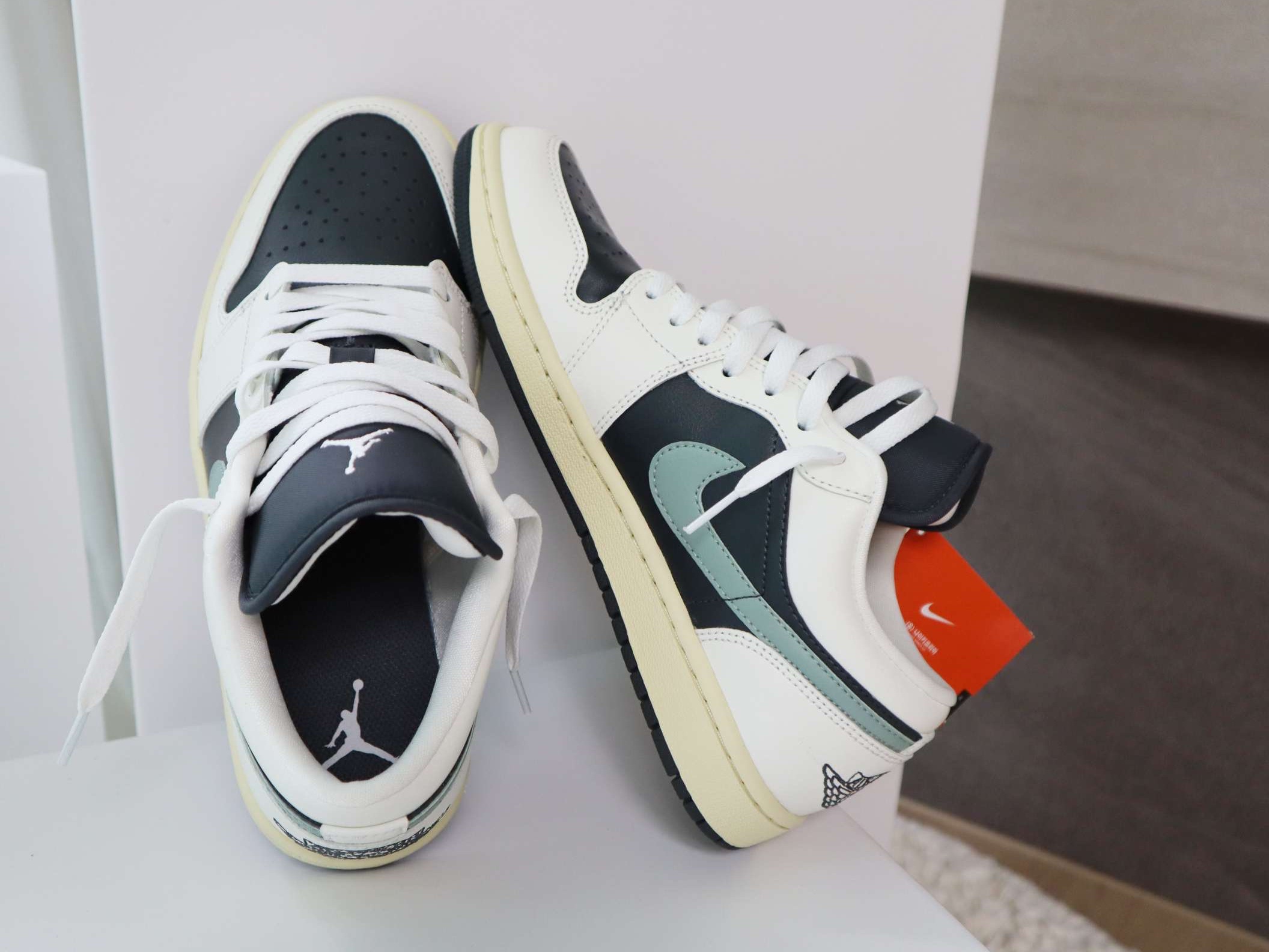 (W) Jordan 1 Low Anthracite Sail 착용 스타일 - 2