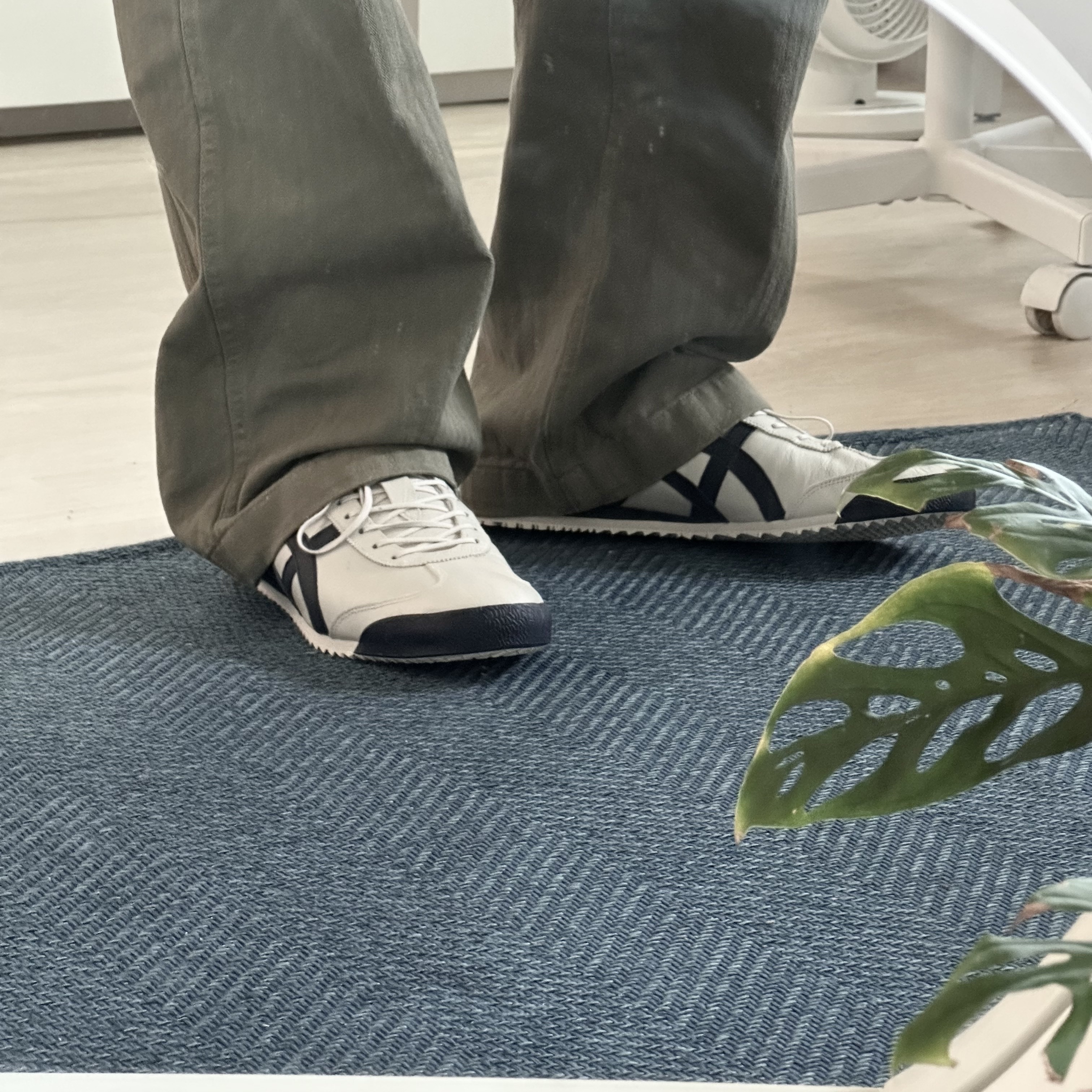 Onitsuka Tiger Mexico 66 SD Birch Peacoat 착용 스타일 - 3
