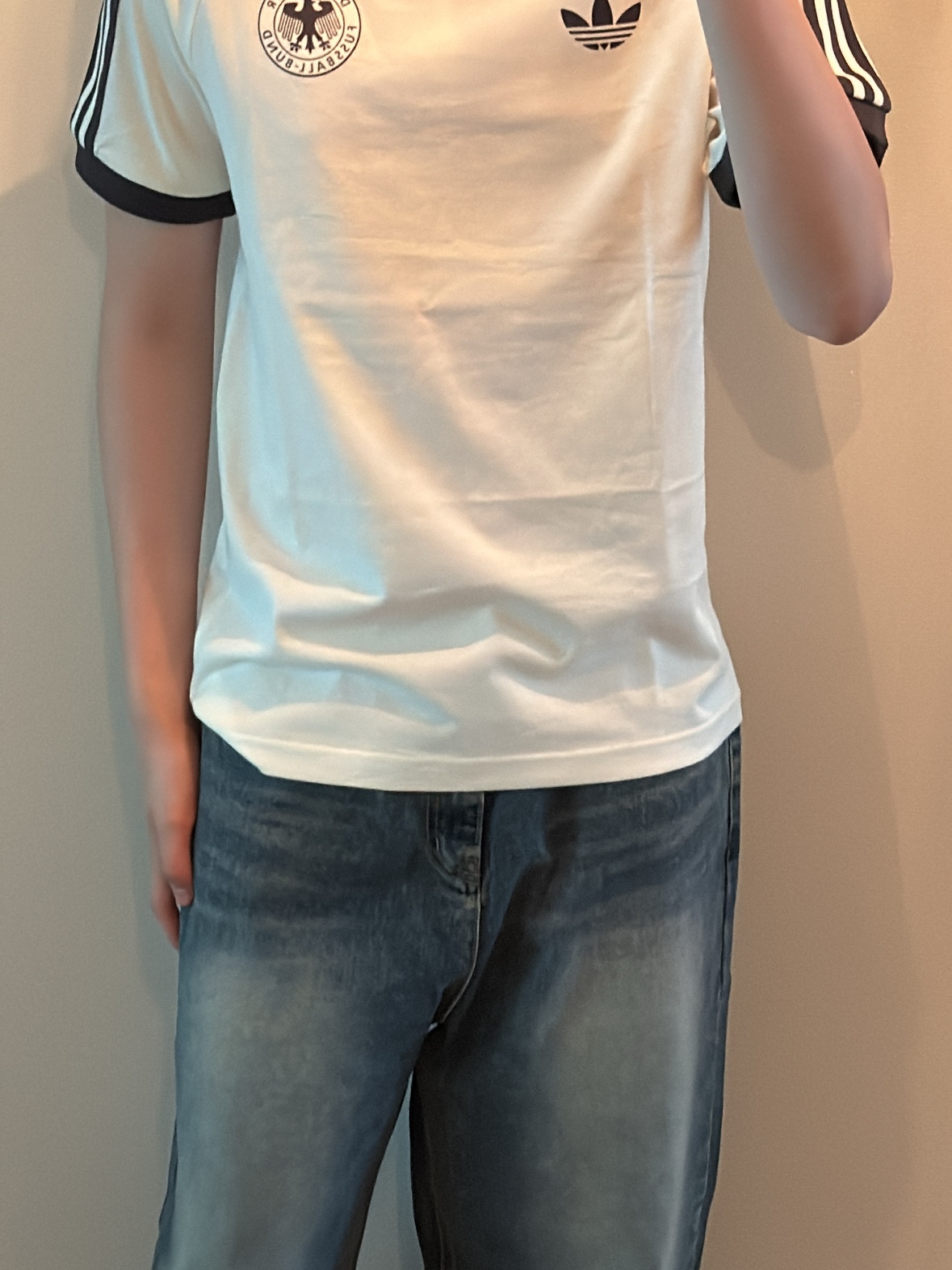 Adidas German Adicolor Classic 3-Stripes T-Shirt Off White - KR Sizing 착용 스타일