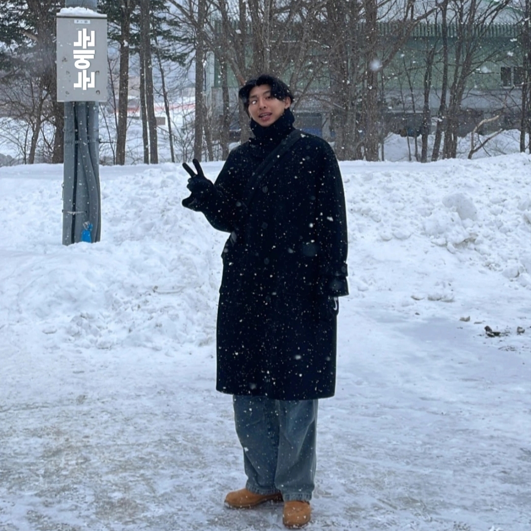 Undermycar Legion.02 Balmacaan Oversized Wool Coat Black 착용 스타일