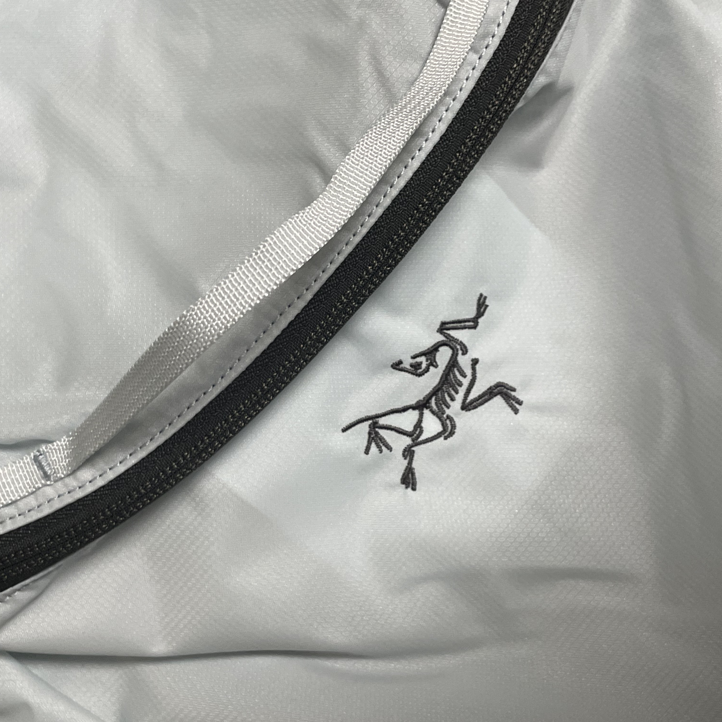 Arc'teryx Heliad 10 Backpack Daybreak Graphite 착용 스타일