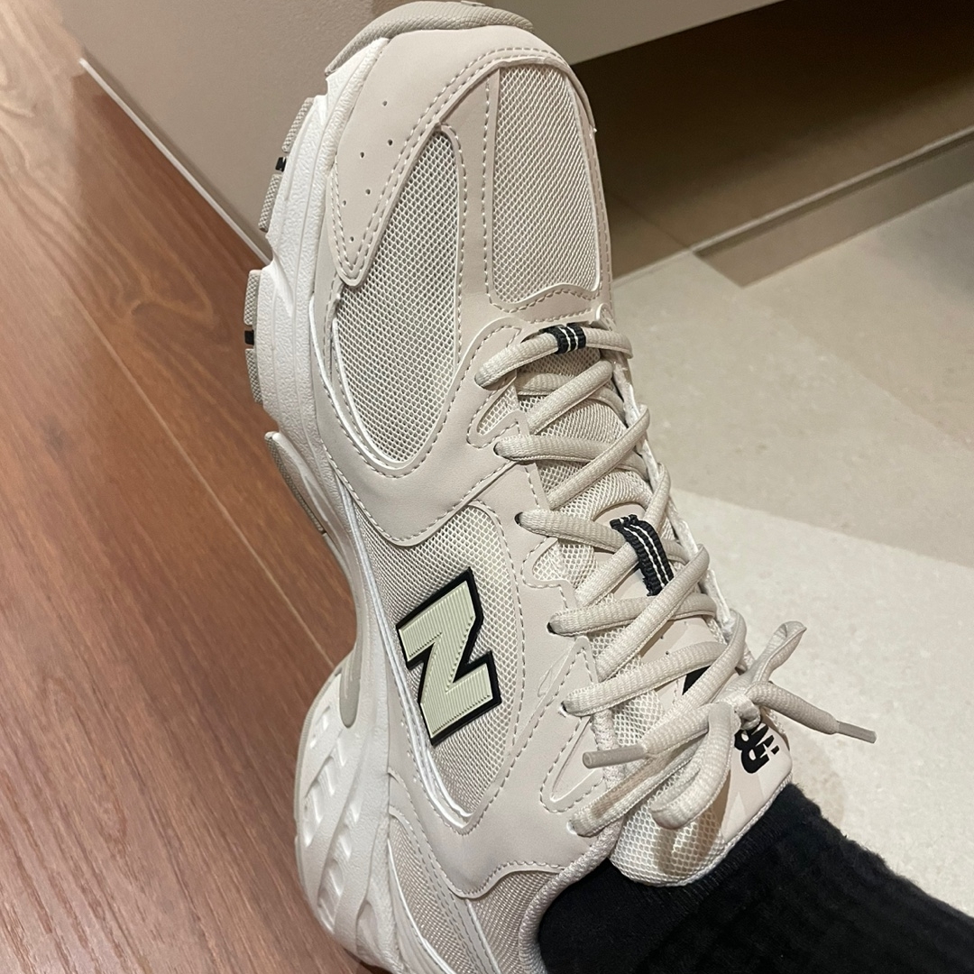 New Balance 530 Ivory 착용 스타일