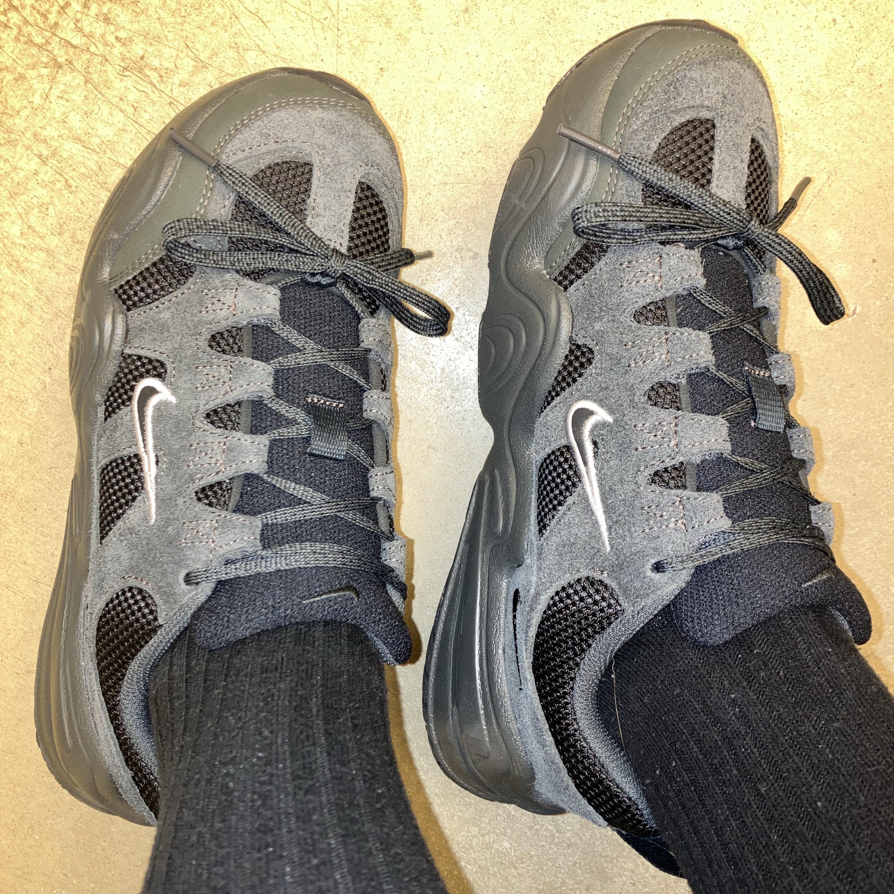 (W) Nike Tech Hera Anthracite Light Smoke Grey 착용 스타일