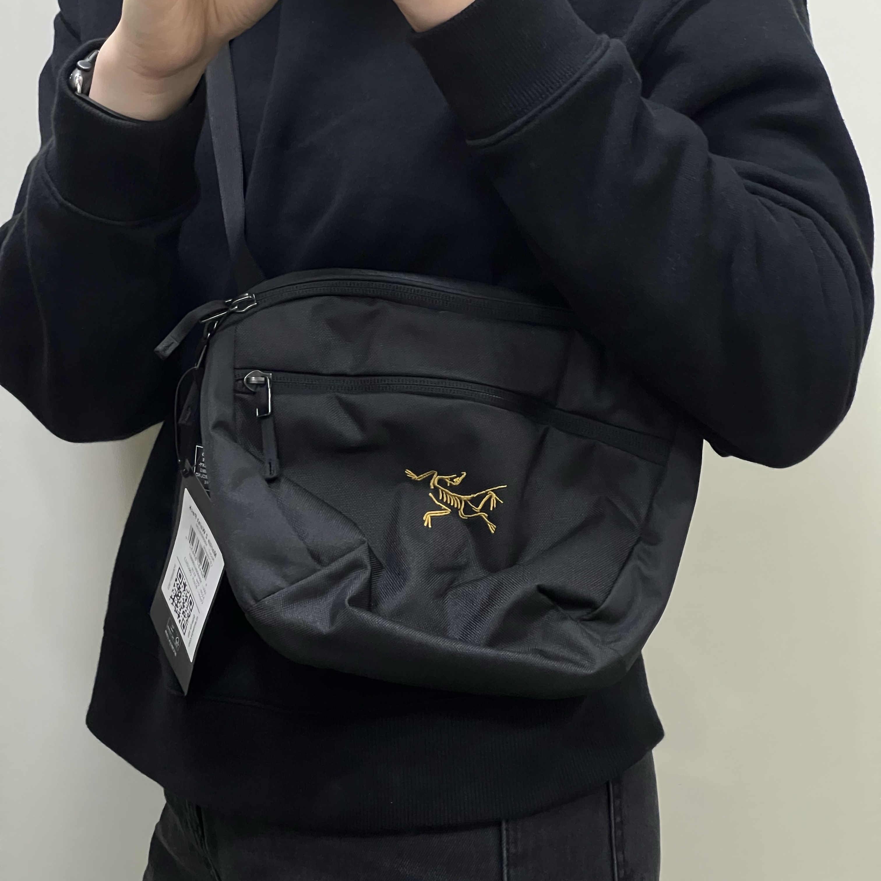 Arc'teryx Mantis 2 Waistpack 24K Black 착용 스타일