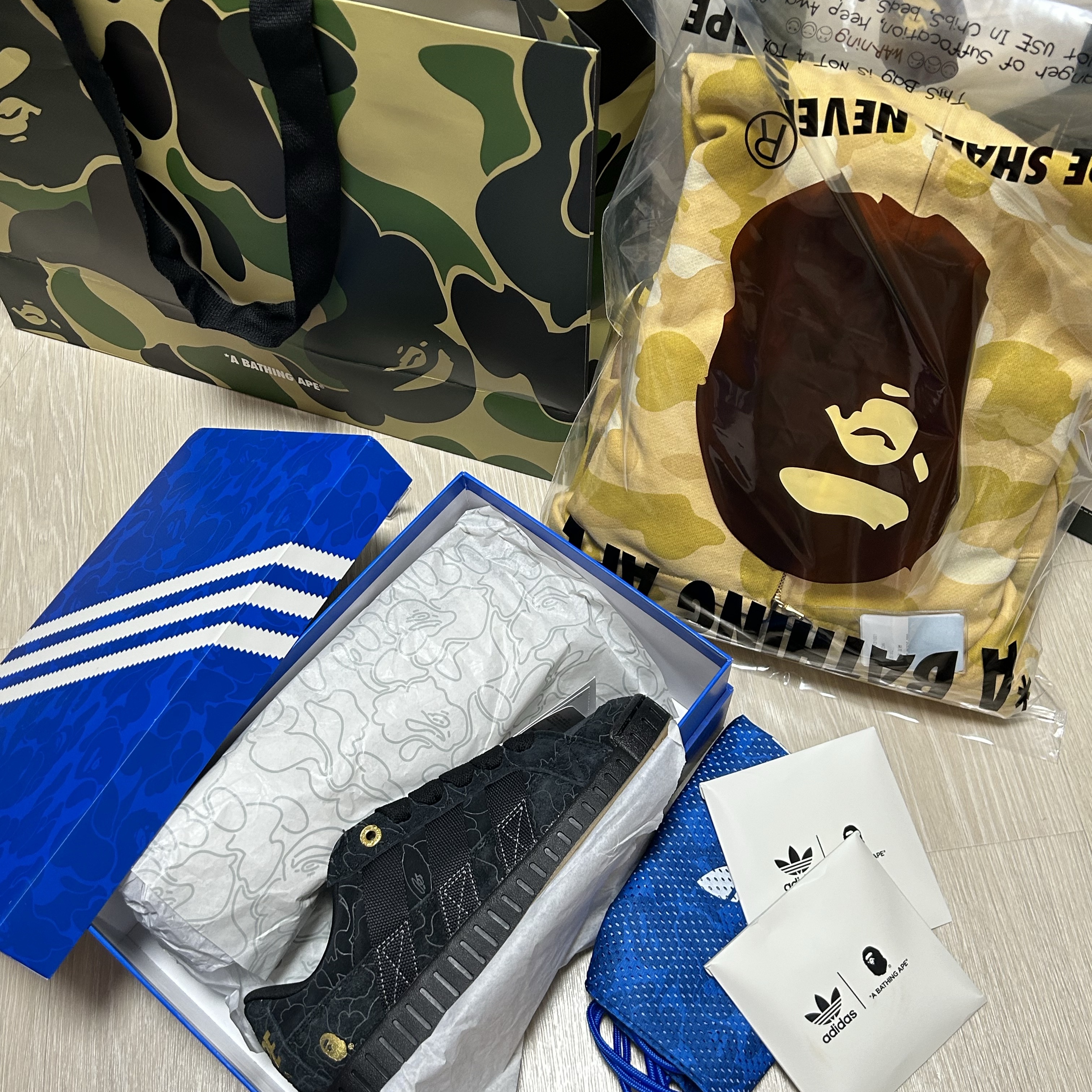BAPE Color Camo Double Shark Full Zip Hoodie Misted yellow, Adidas X BAPE Lawsuit Sand Cloud White 착용 스타일 - 4