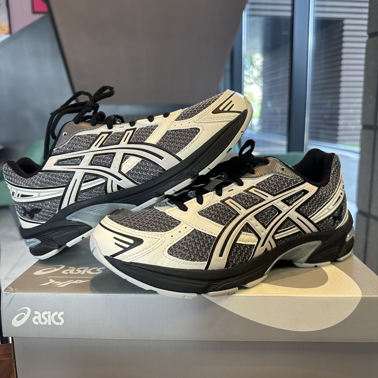 Asics x I4P Gel-1130 Mink Glacier Grey 착용 스타일 - 1