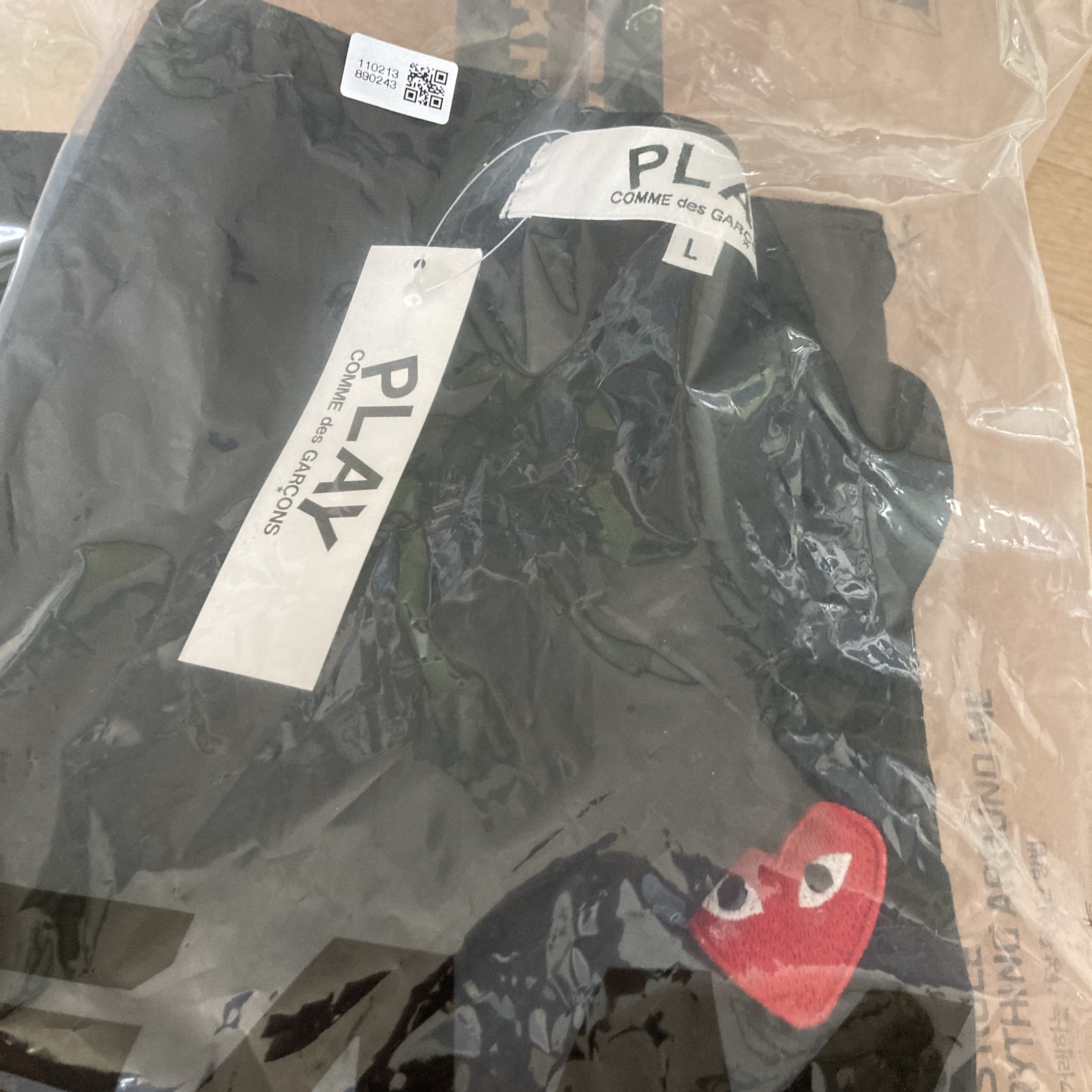 Play Comme des Garcons Red Heart T-Shirt Black 착용 스타일