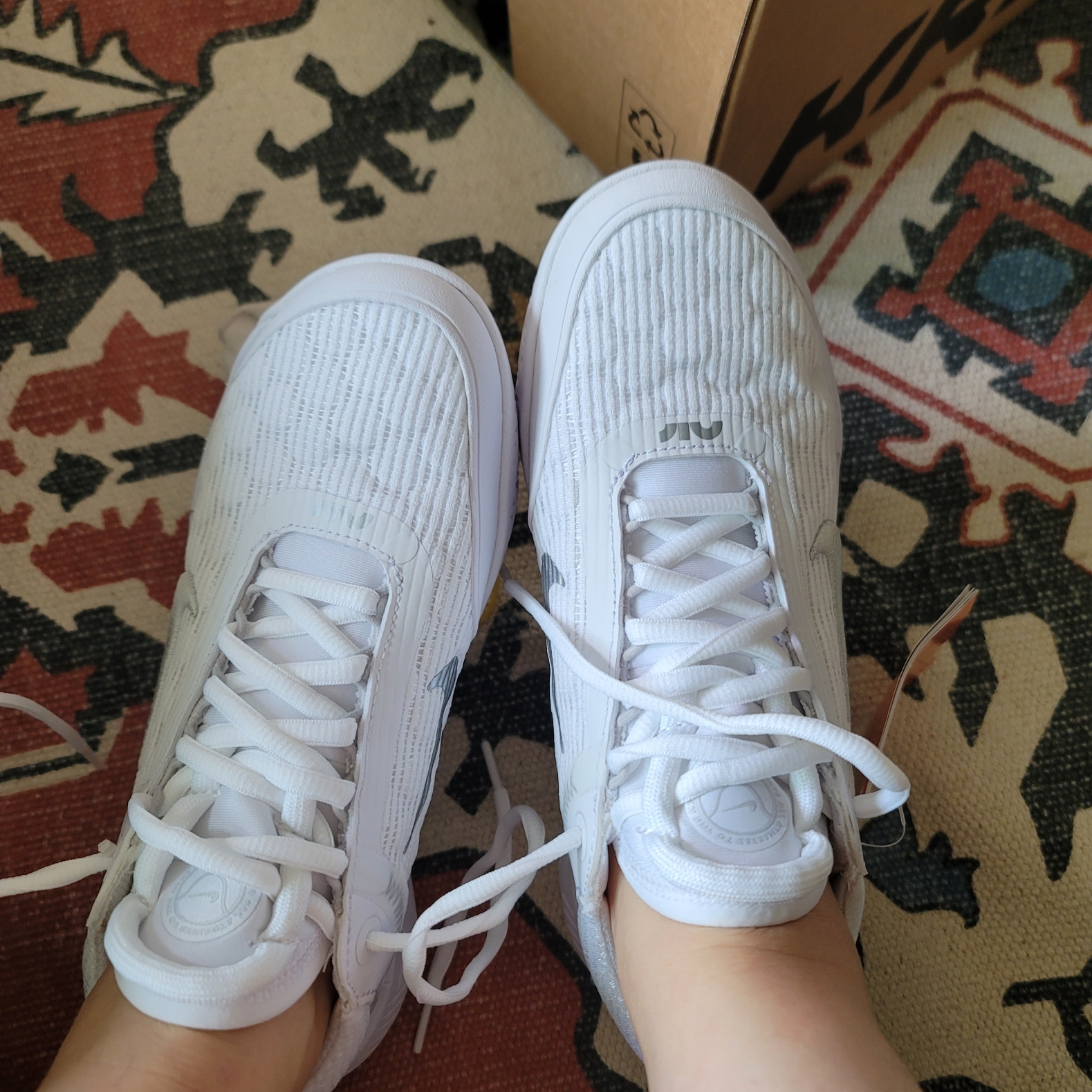 (W) Nike Court Zoom NXT White Metallic Silver 착용 스타일
