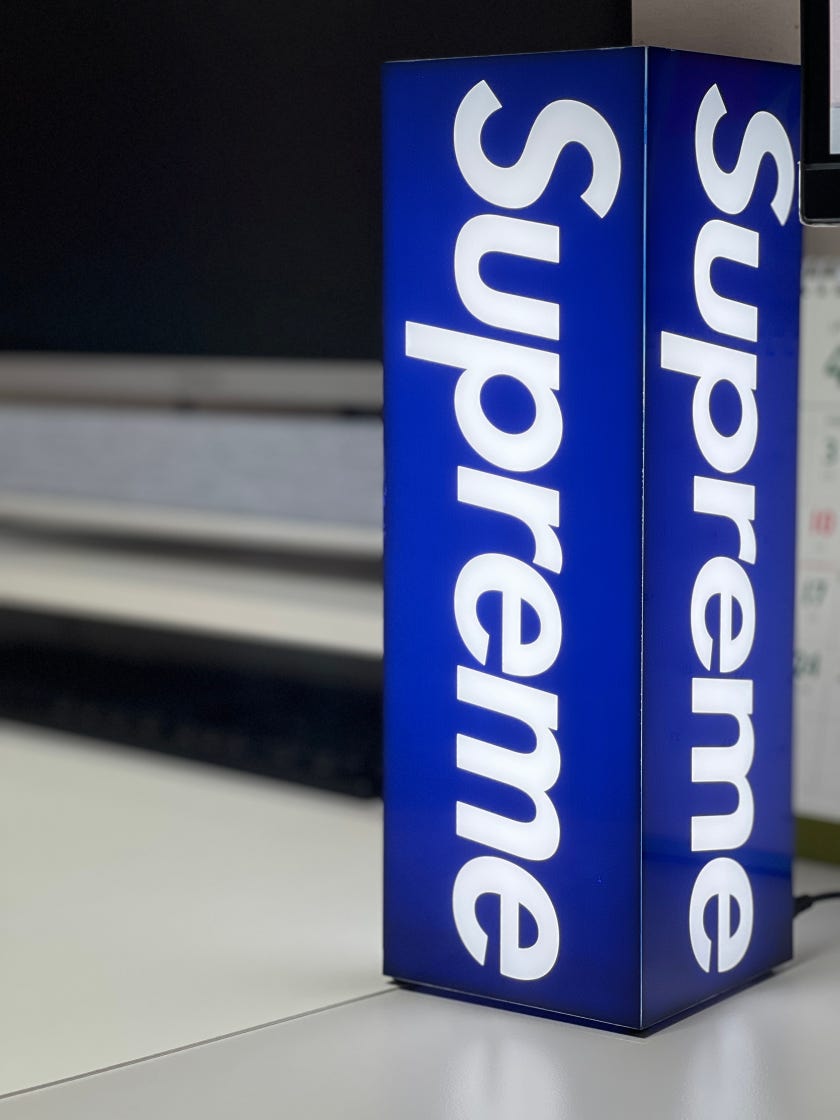 Supreme Box Logo Lamp Blue（Supreme Box Logo Acrylic Table
