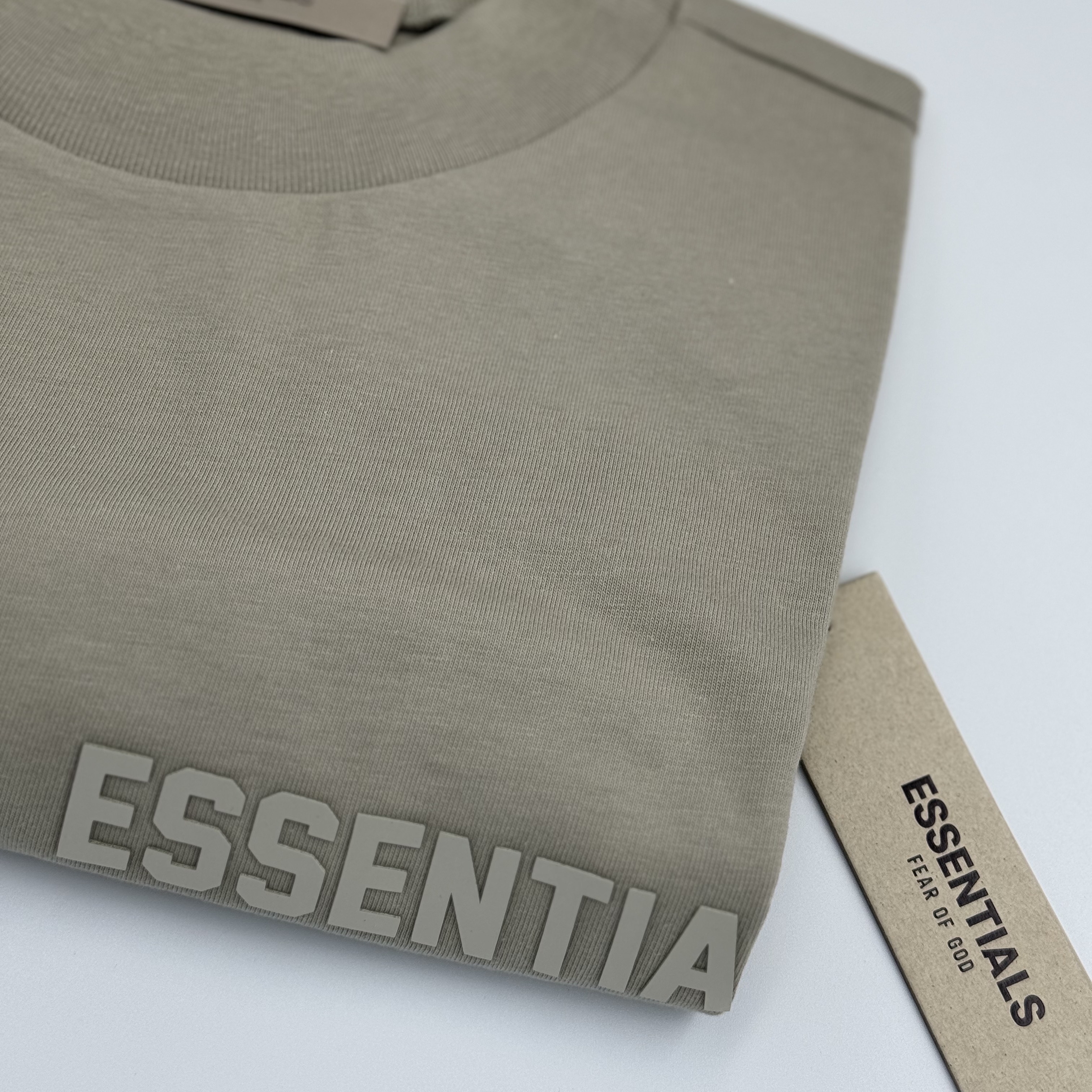 (W) Essentials SS T-Shirt Seal - 23SS 착용 스타일 - 3