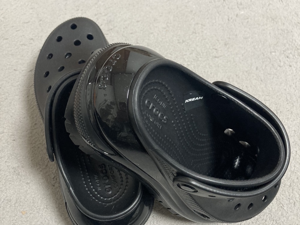 (W) Crocs Classic Mega Crush Clog Black 착용 스타일