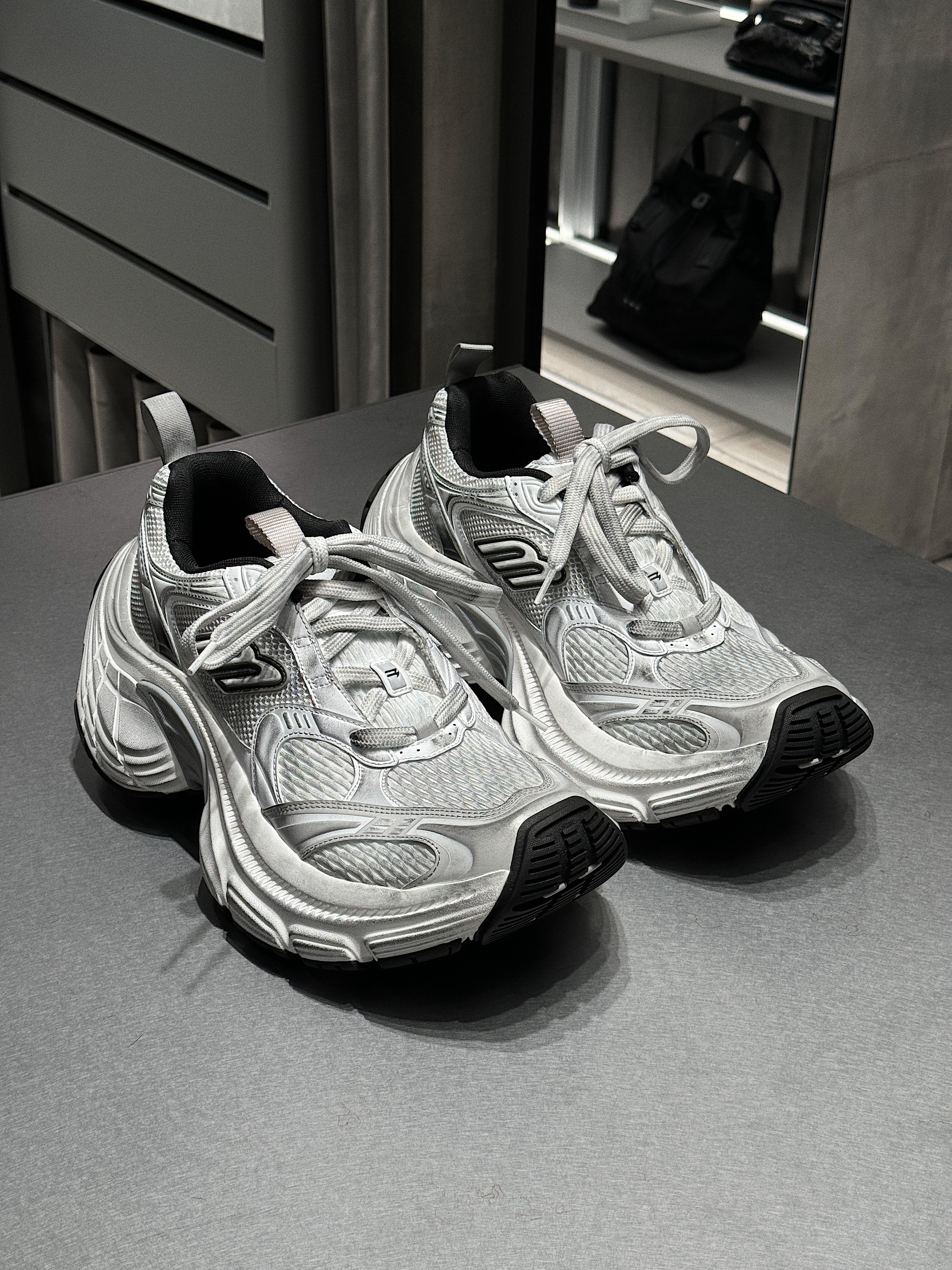 Balenciaga 10XL Sneakers White Grey Silver Black, (W) Balenciaga 10XL Sneakers White Grey Silver Black 착용 스타일 - 9