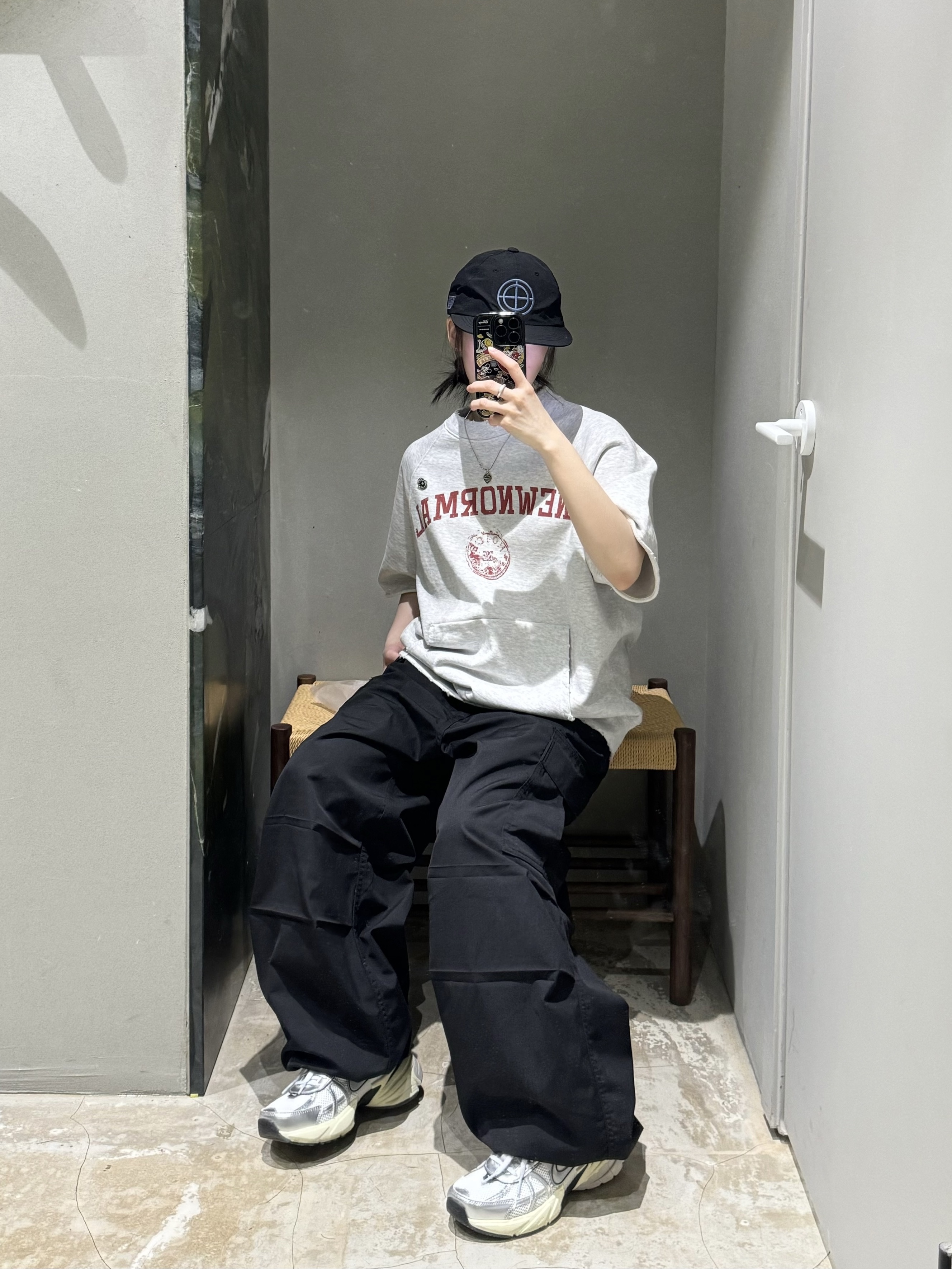 Nike V2K Run Summit White Metallic Silver 착용 스타일 - 1