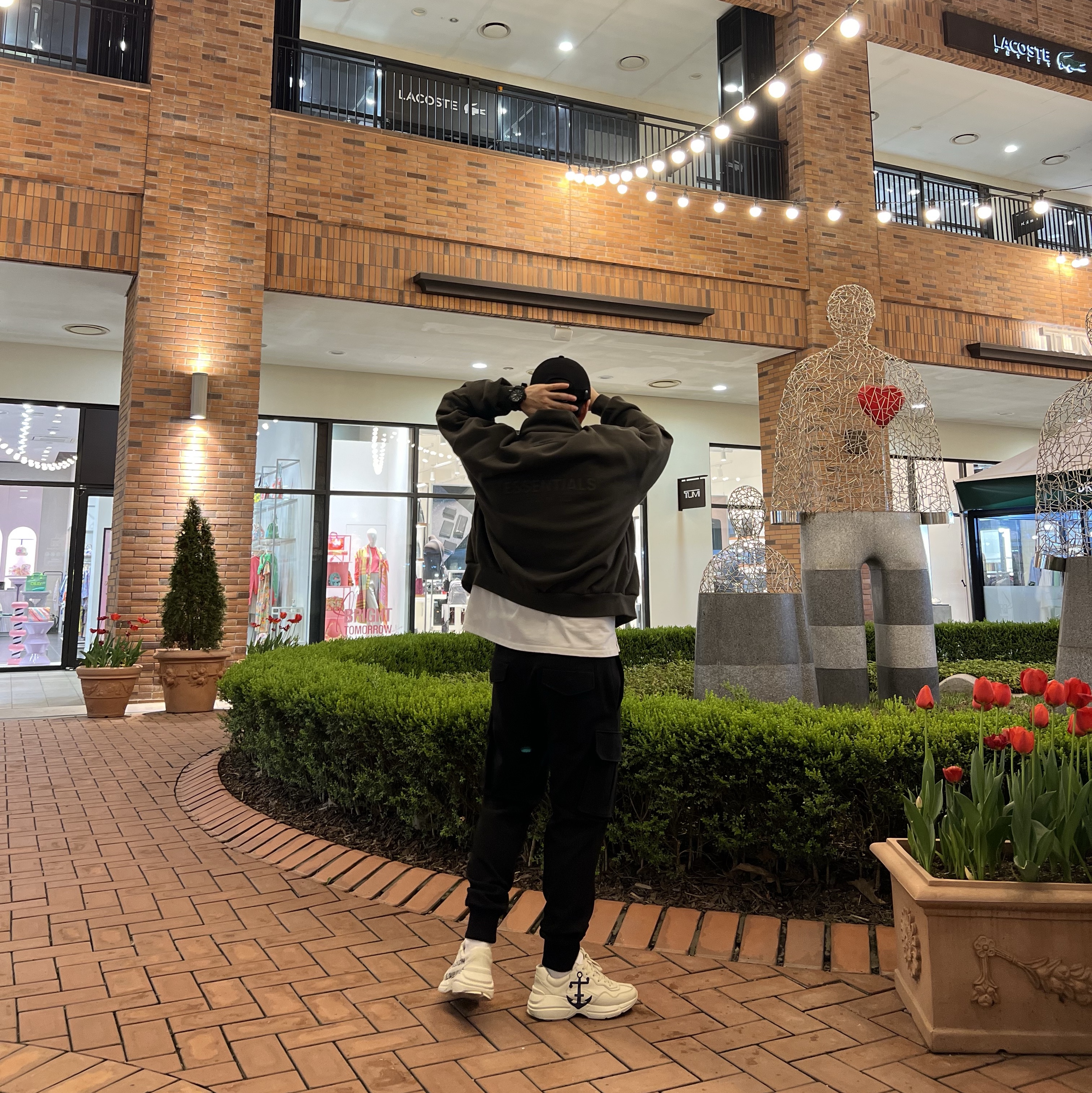 (W) Essentials Full Zip Jacket Off Black - 23SS, Gucci Rhyton Anchor Print Sneakers 착용 스타일 - 2