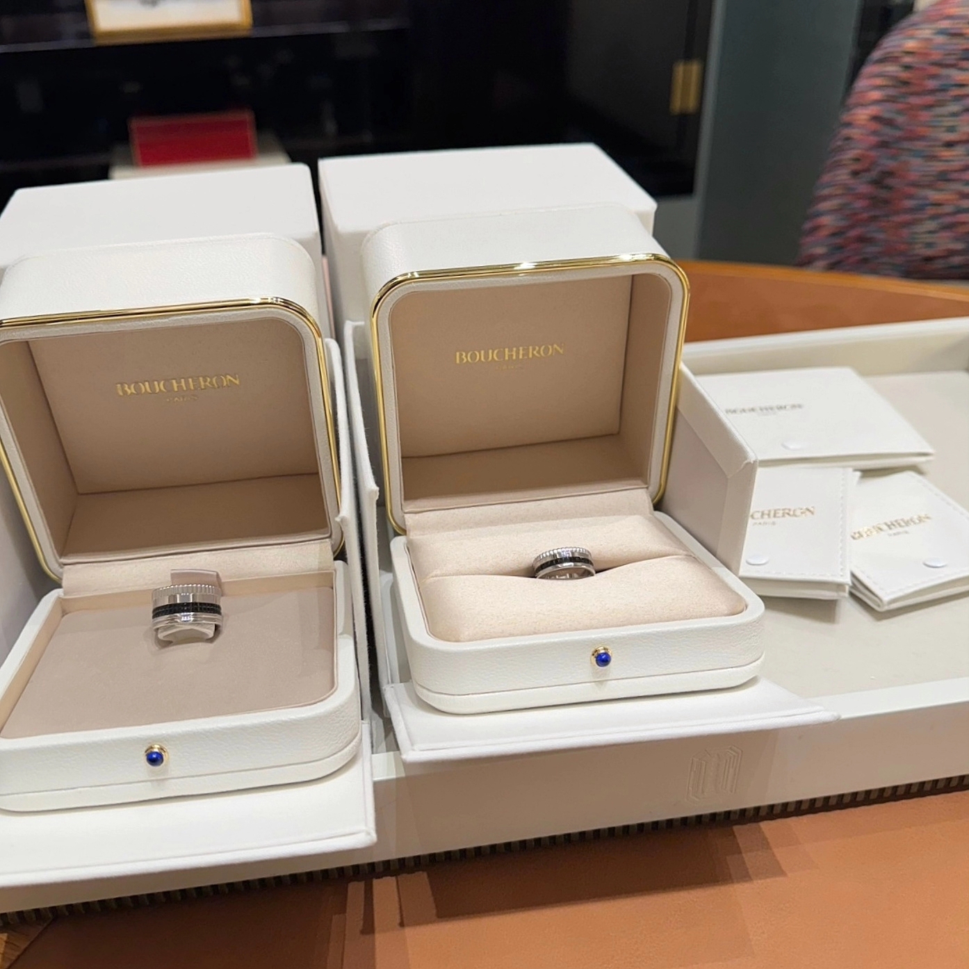 Boucheron Quatre Black Edition Large Ring 18K White Gold Black PVD, Boucheron Quatre Black Edition Small Ring 18K White Gold Black PVD 착용 스타일 - 1