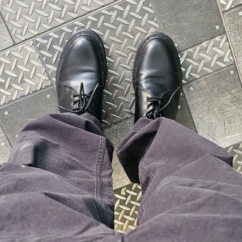Dr. Martens Adrian Polished Smooth Leather Tassel Loafers Black, Dr. Martens 1461 Mono Black 착용 스타일 - 2