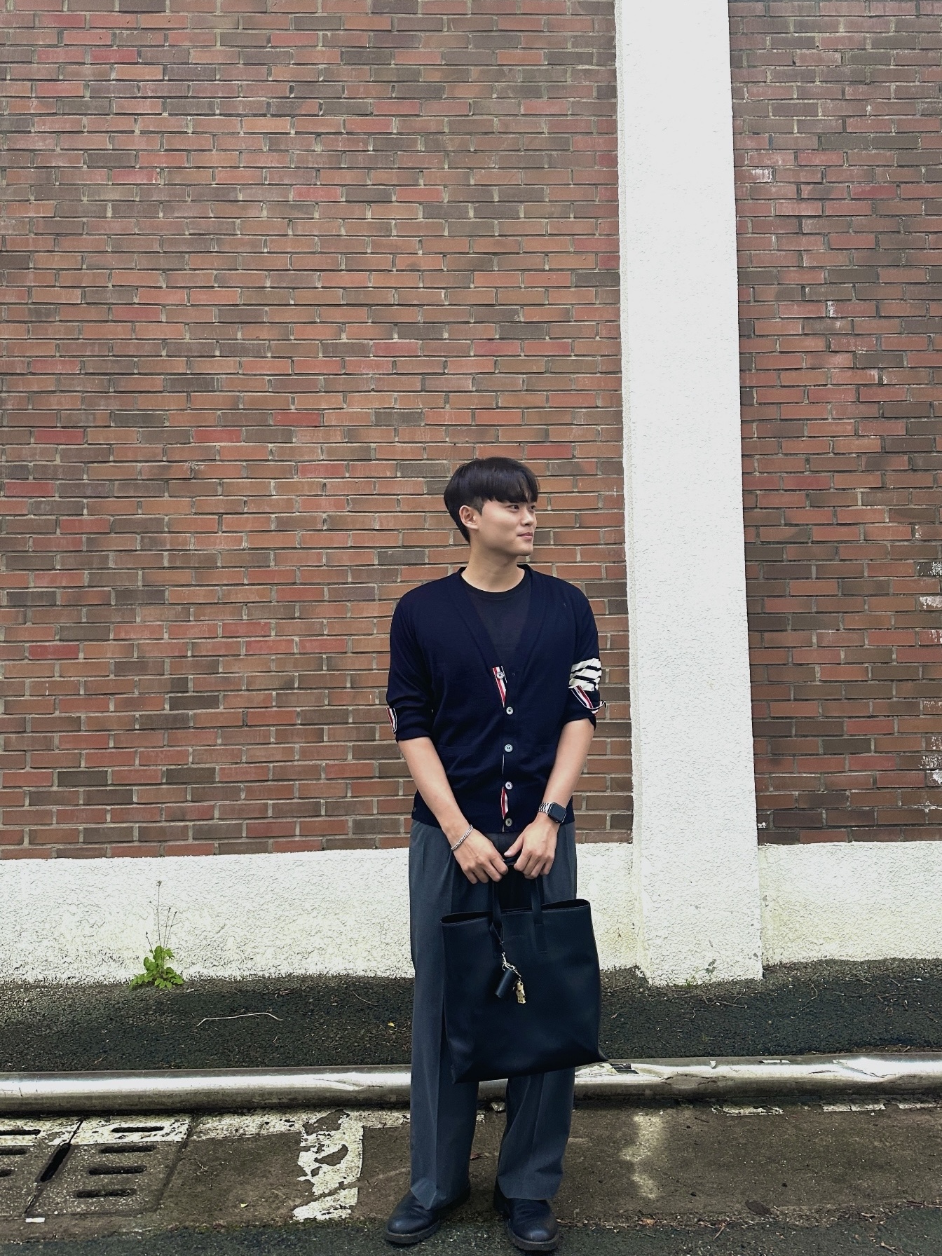 Thom Browne Classic Merino Wool Cardigan Navy, Apple Watch SE 44mm GPS Midnight Aluminum Case with Sport Band Midnight (Korean Ver.) 착용 스타일