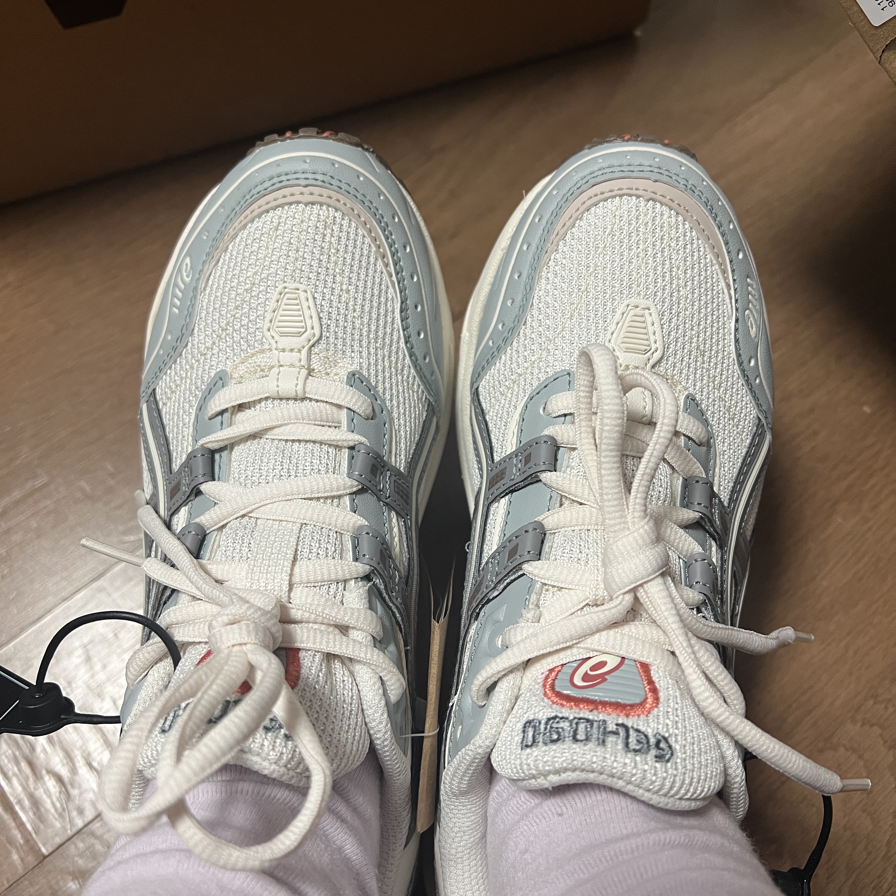 Asics Gel-1090 Blue Grey 착용 스타일 - 1