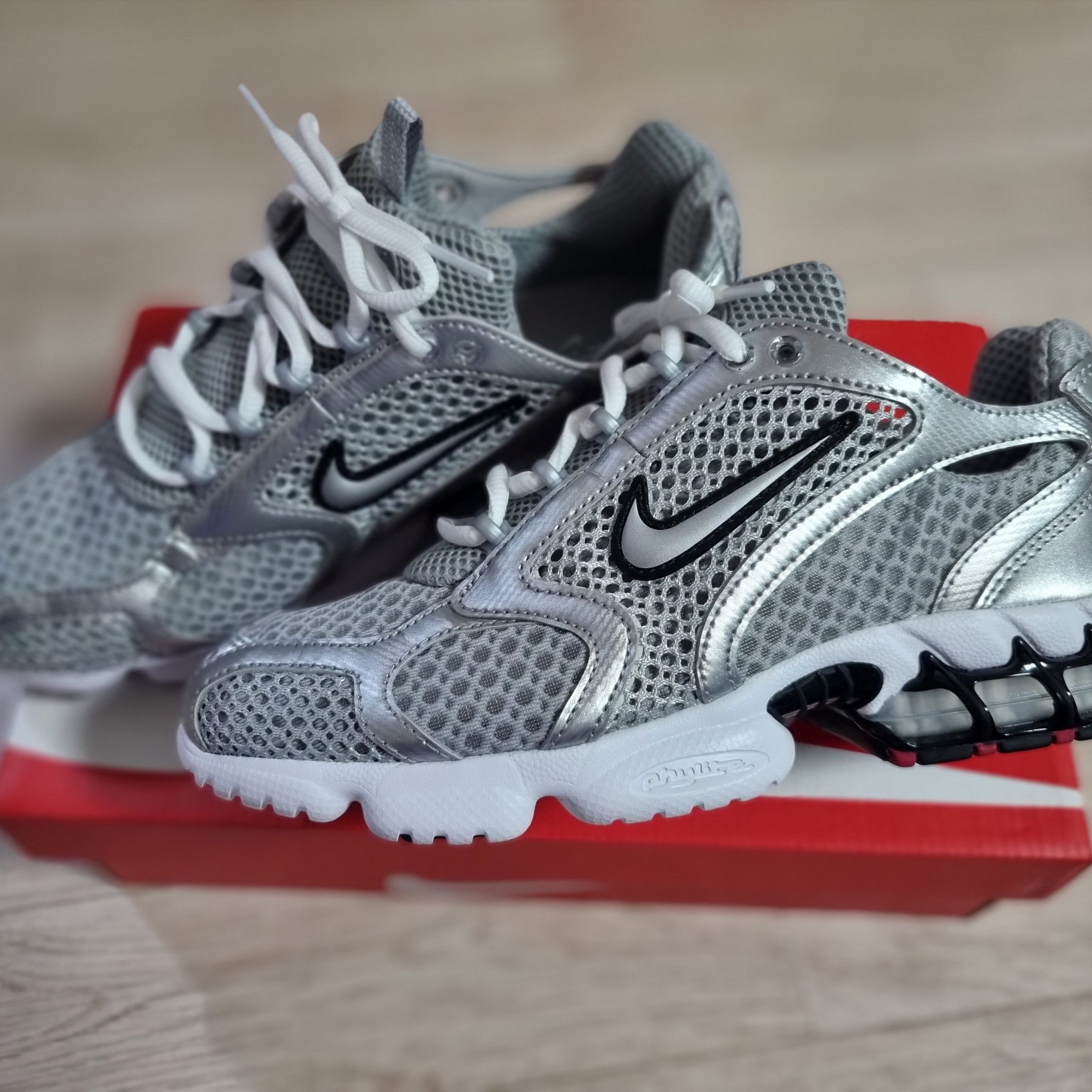Nike Air Zoom Spiridon Cage 2 Metallic Silver 착용 스타일