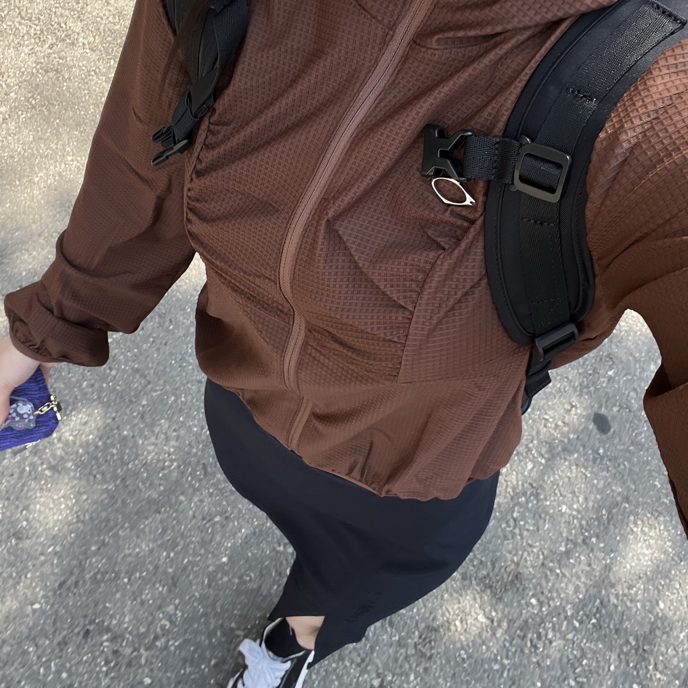 (W) Mischief Hooded Waffle Zip-Up Brown 착용 스타일