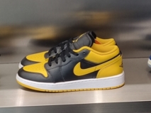(GS) Jordan 1 Low Black Yellow Ochre 착용 스타일