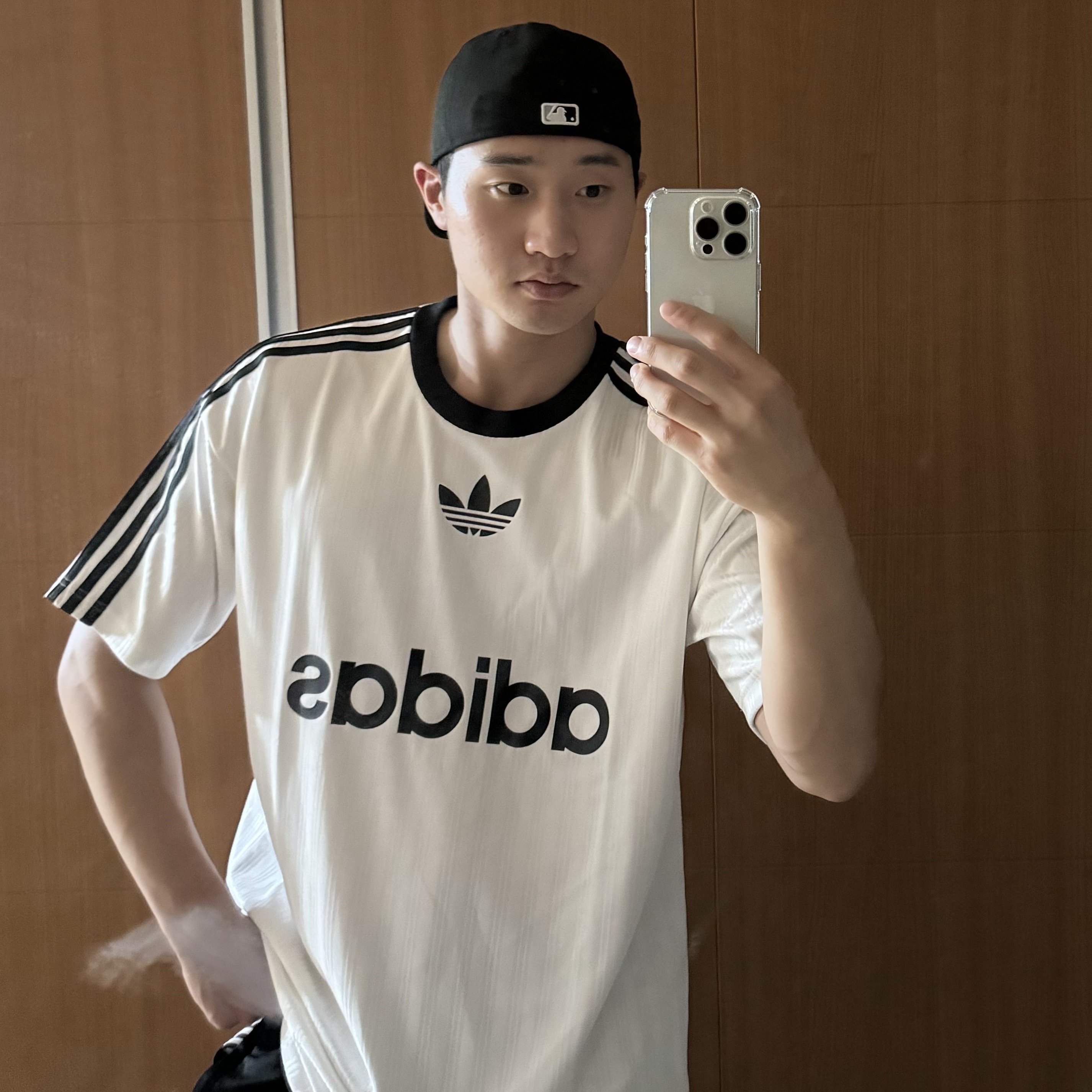 Adidas Adicolor T-Shirt White Black - KR Sizing 착용 스타일