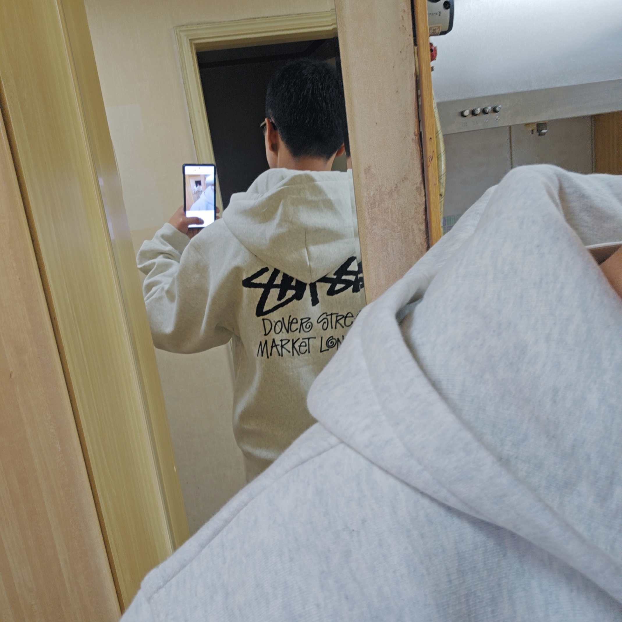 Stussy Stock DSM London Zip Hoodie Ash Heather 2022 착용 스타일 - 2