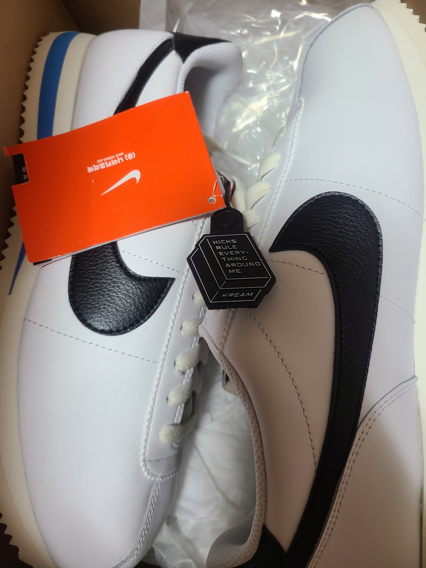 Nike Cortez White and Black 착용 스타일