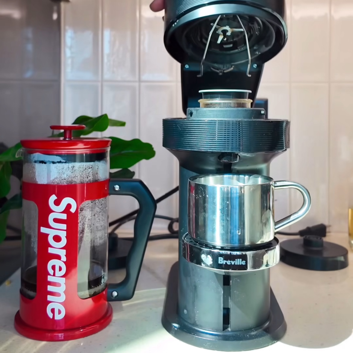 Supreme x Bialetti 8-Cup French Press Red - 24SS 착용 스타일