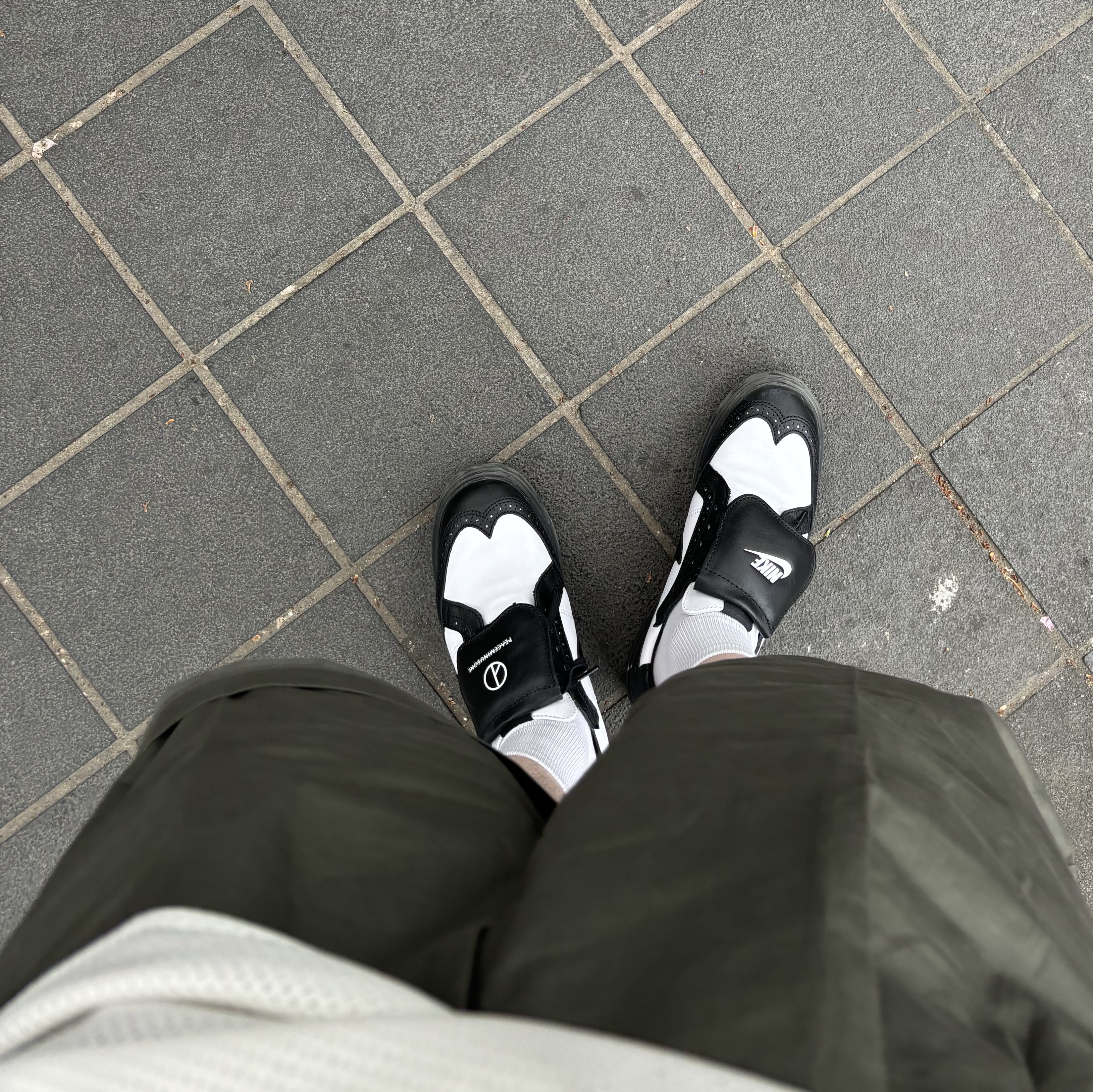 Nike x Peaceminusone Kwondo1 Black and White 착용 스타일 - 1
