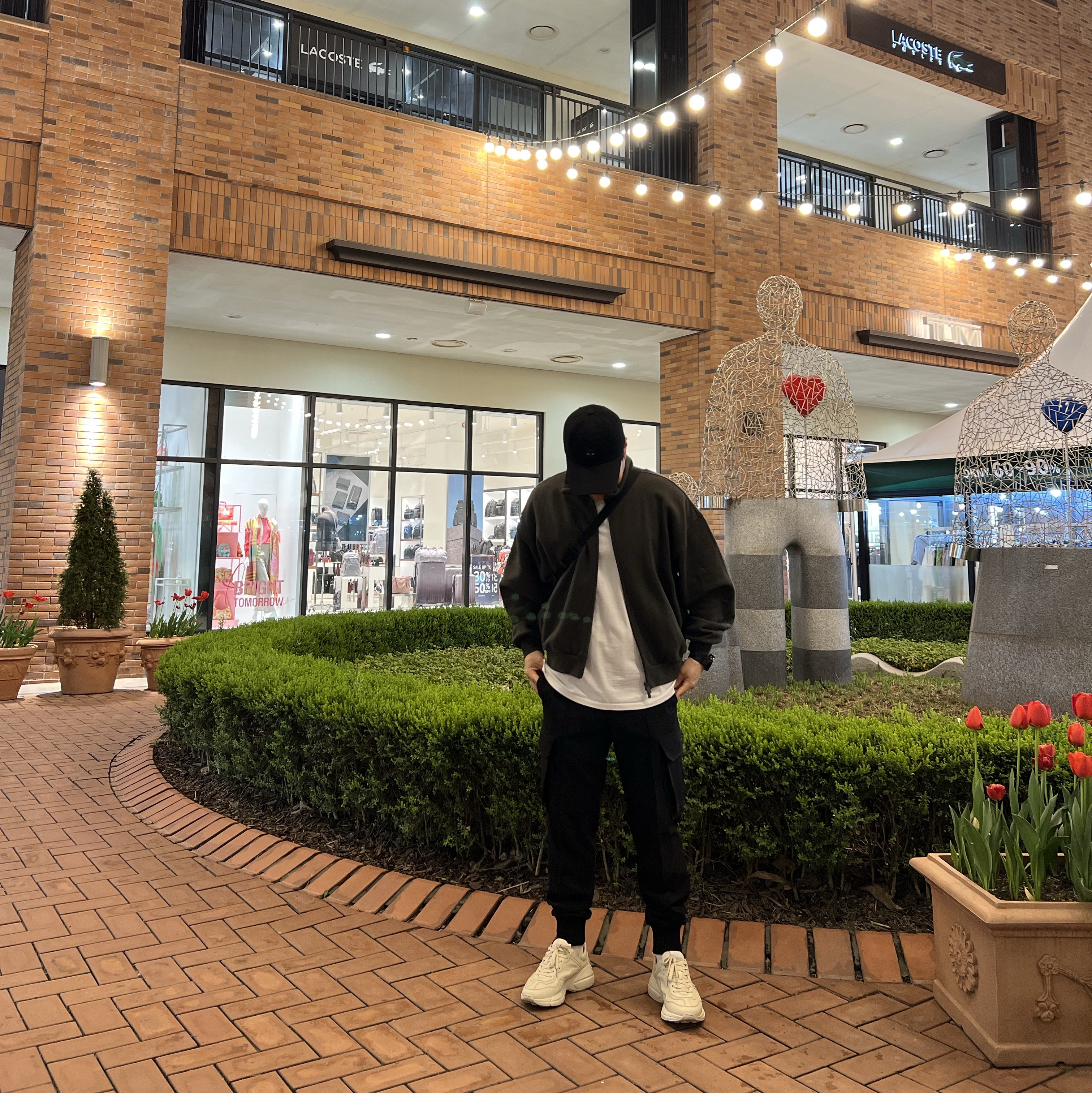 (W) Essentials Full Zip Jacket Off Black - 23SS, Gucci Rhyton Anchor Print Sneakers 착용 스타일 - 4