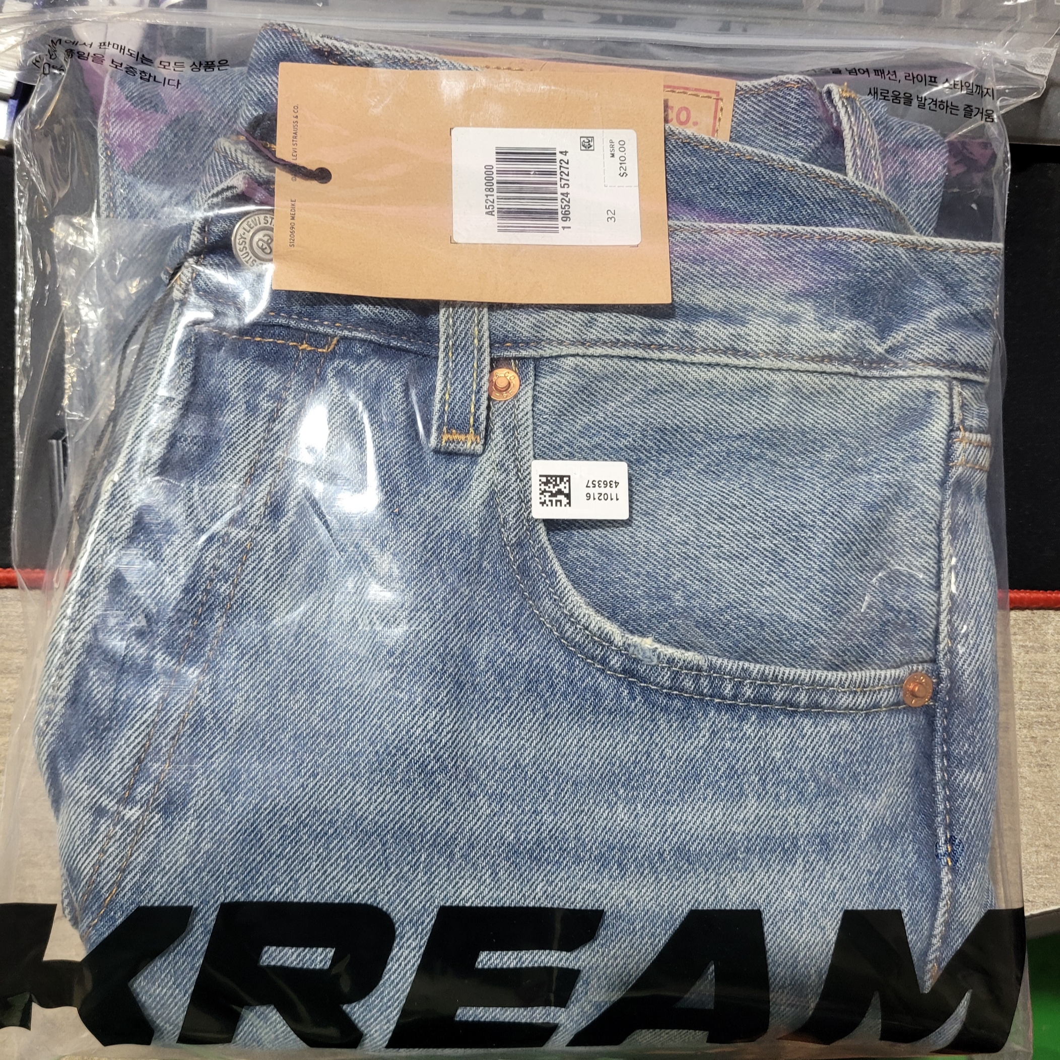 Stussy x Levi's Embossed 501 Jean Indigo 착용 스타일