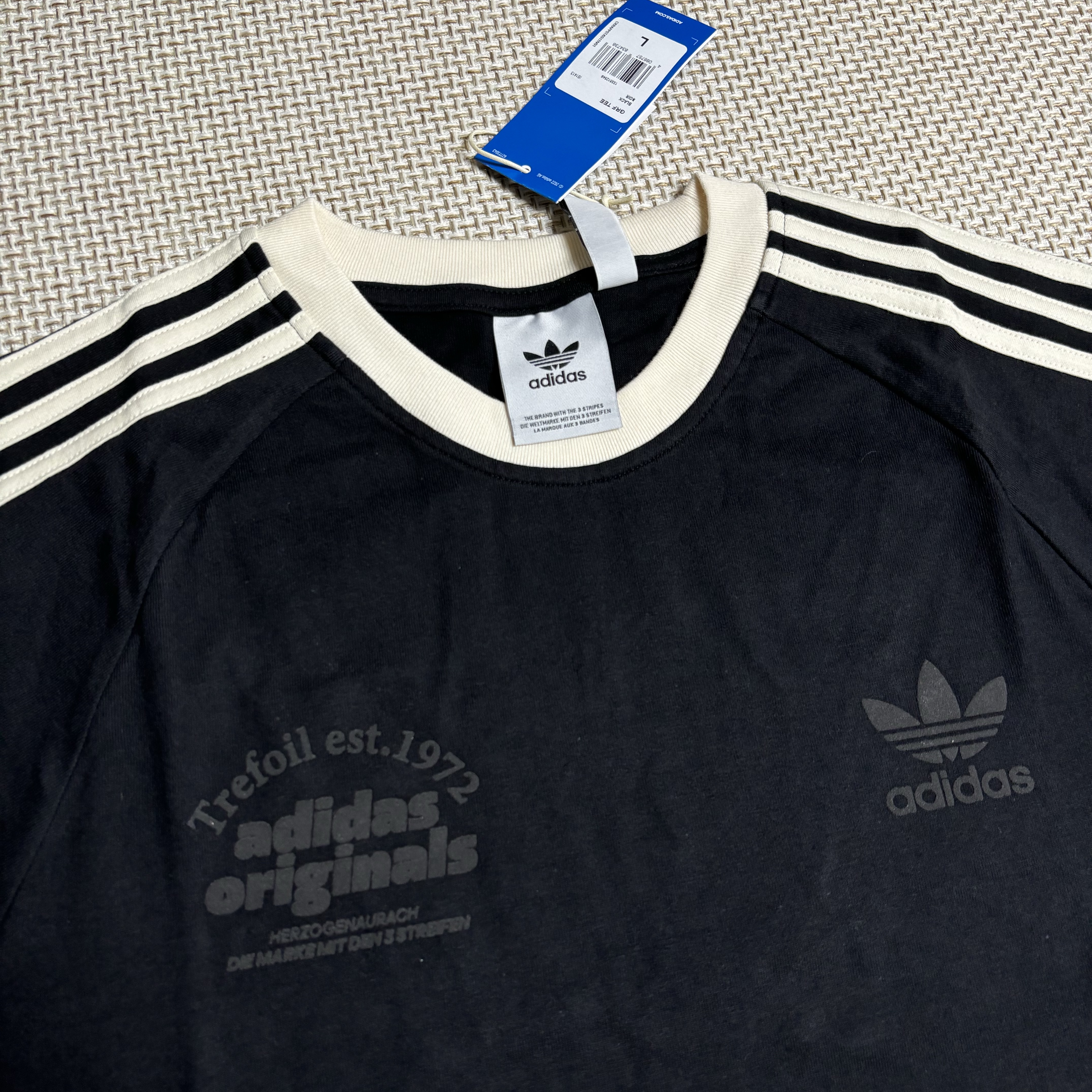 Adidas GRF T-Shirt Black - KR Sizing 착용 스타일 - 1