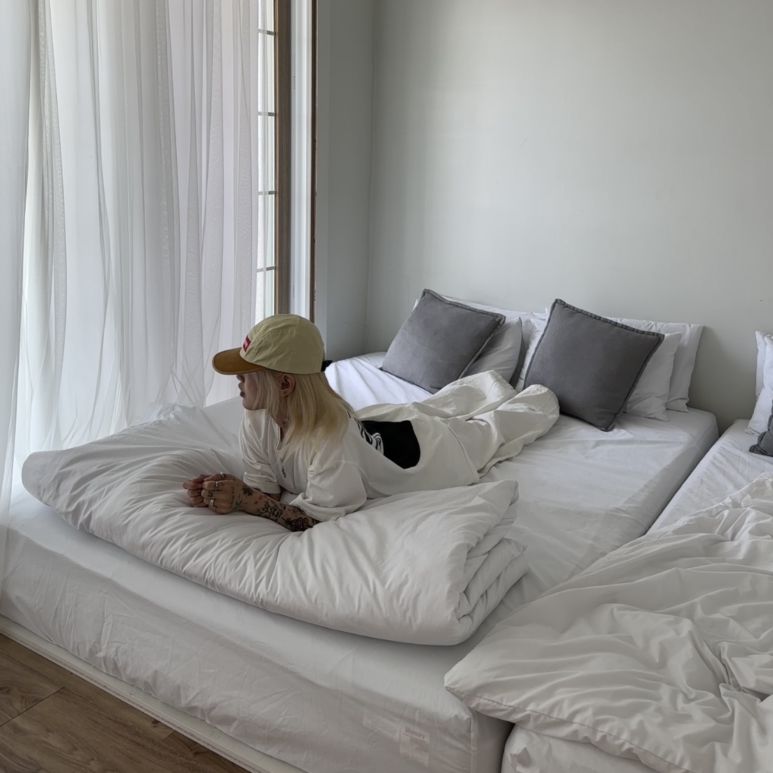 Supreme Pigment 2-Tone Camp Cap Natural - 24SS, Stussy 8 Ball Pigment Dyed T-Shirt Natural 착용 스타일 - 1