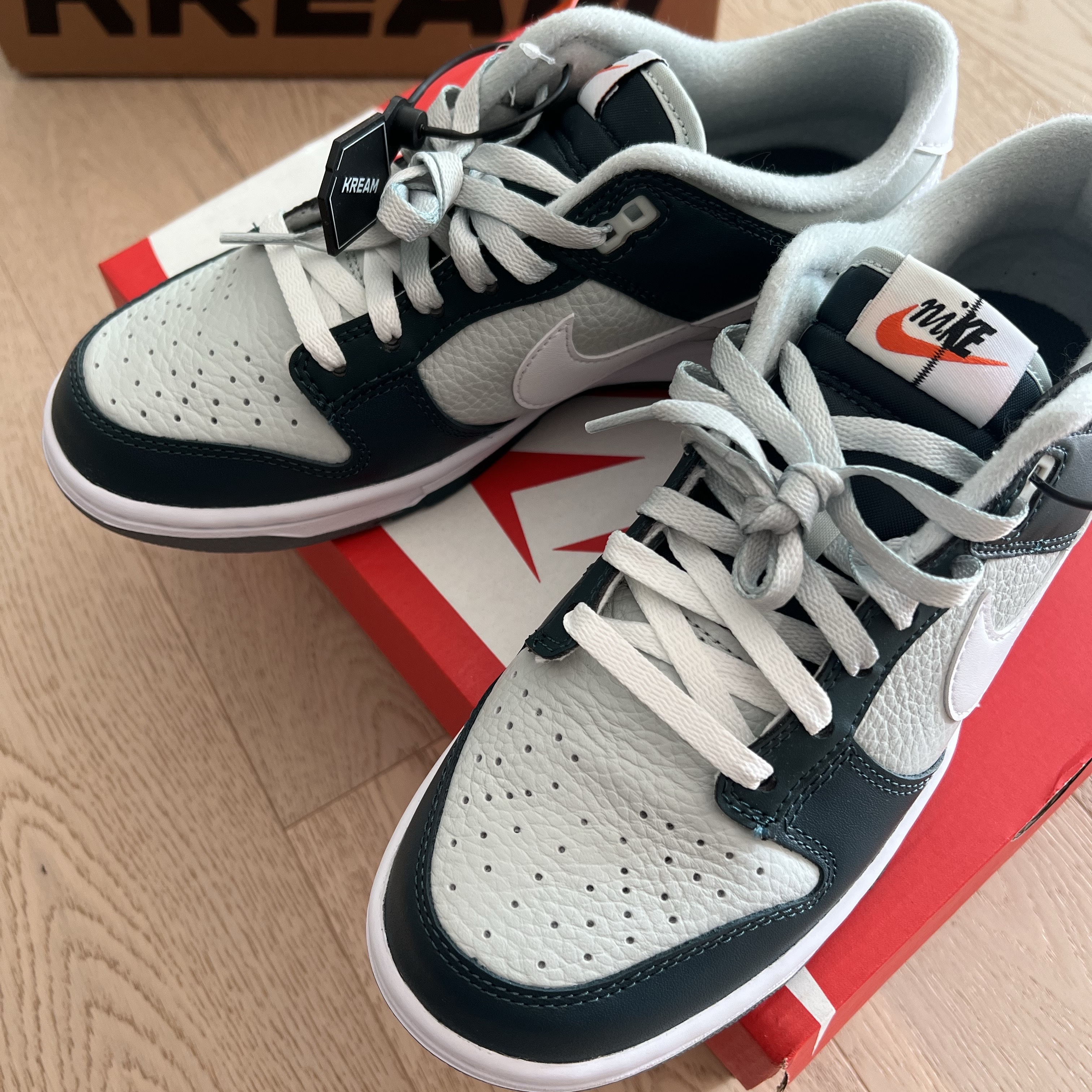 Nike Dunk Low PRM Deep Jungle Light Silver 착용 스타일