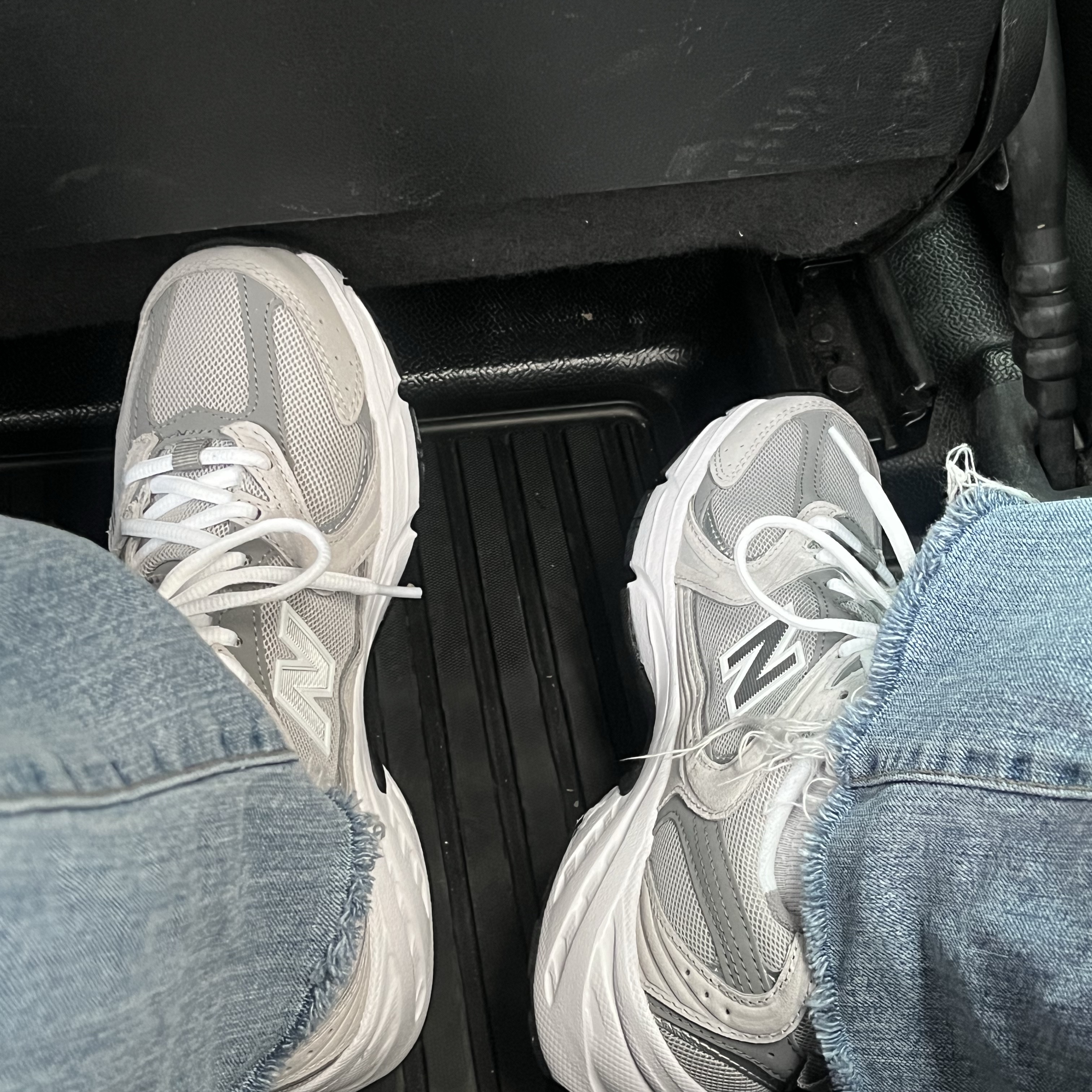 New Balance 530 Grey 착용 스타일 - 1