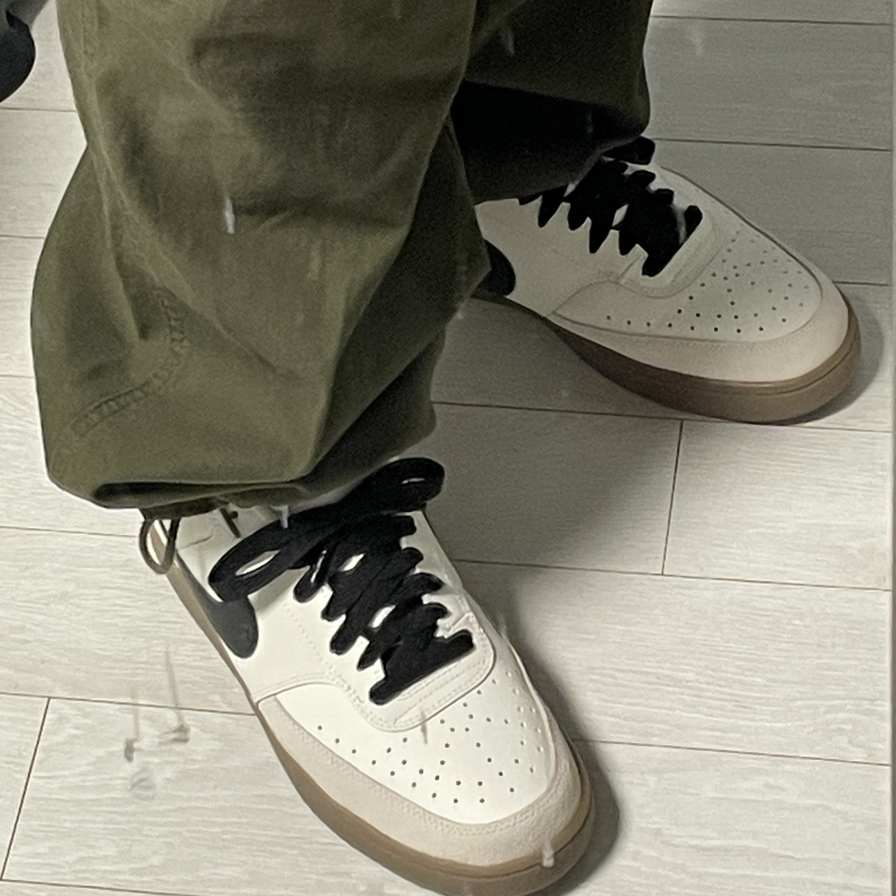Nike Court Vision Low Sail Light Orewood Brown 착용 스타일 - 1