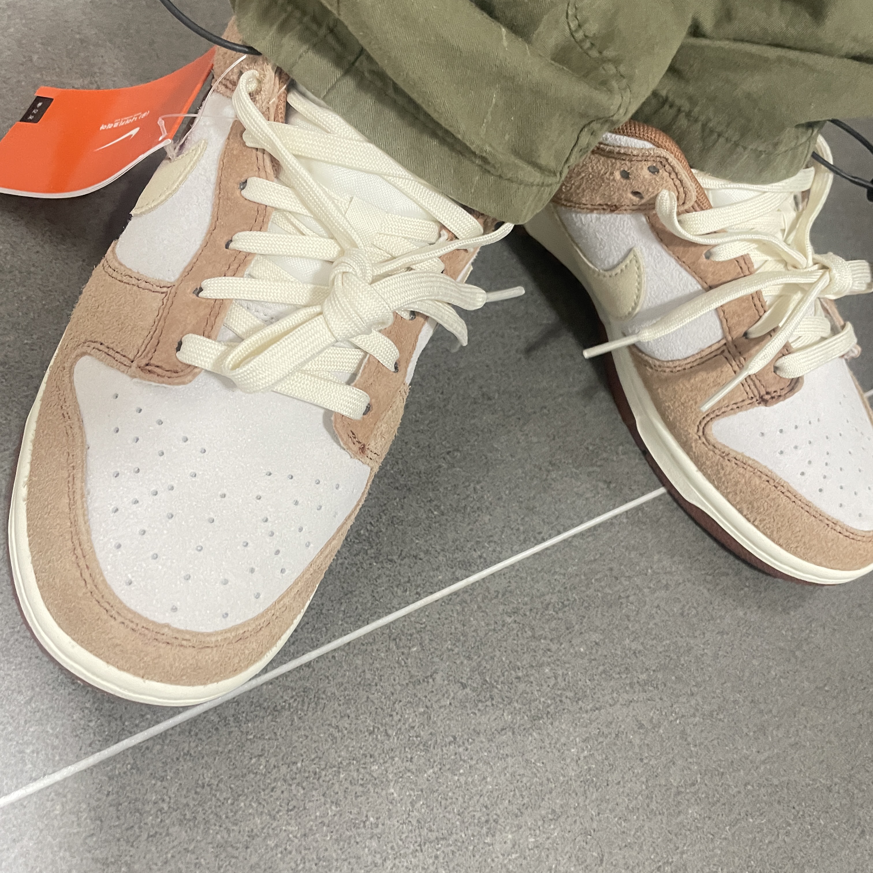 Nike Dunk Low Pro Premium Medium Curry 착용 스타일