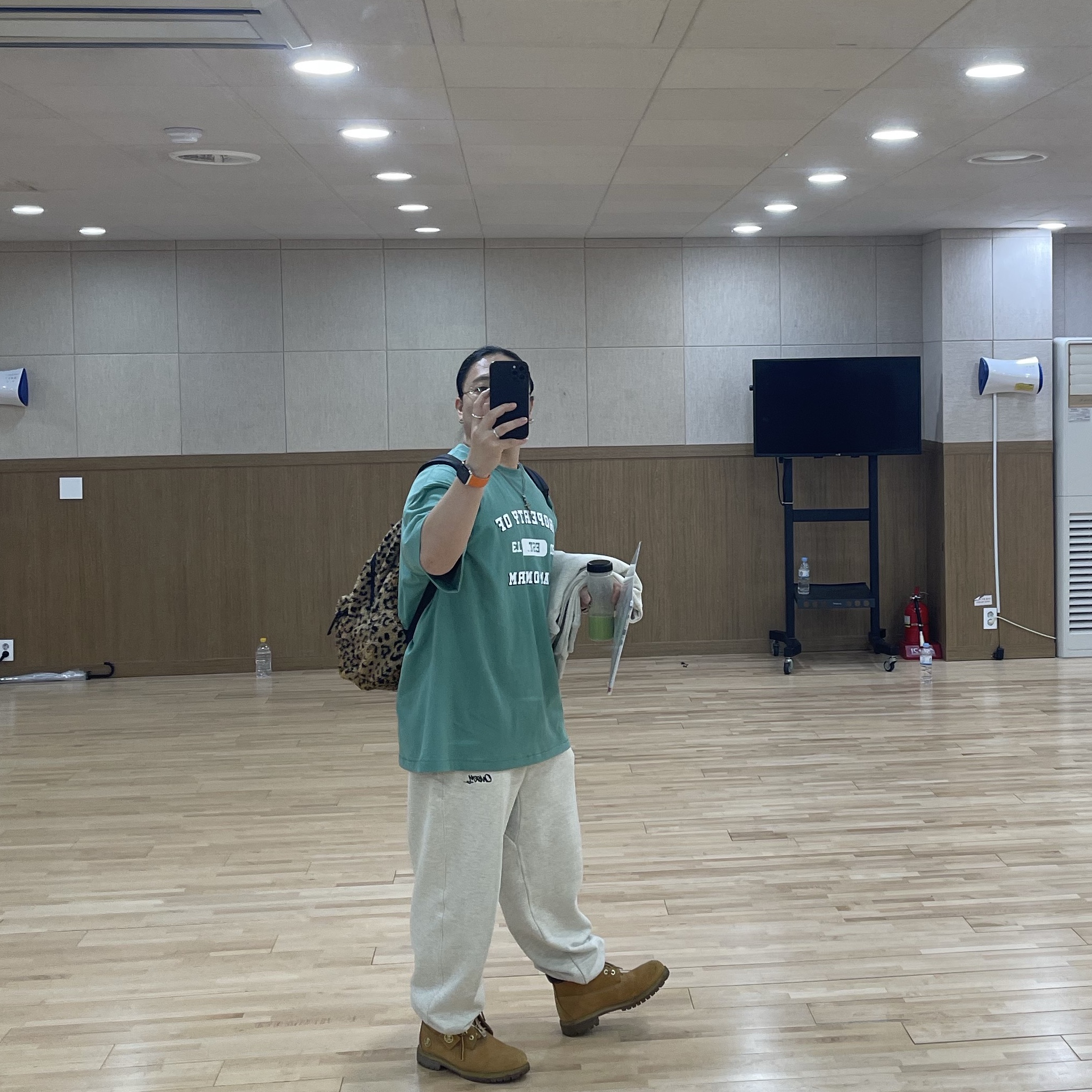 ONERM Team ONERM Overfit T-Shirt Light Khaki, ONERM Essential Sweatpants Melange White 착용 스타일 - 1