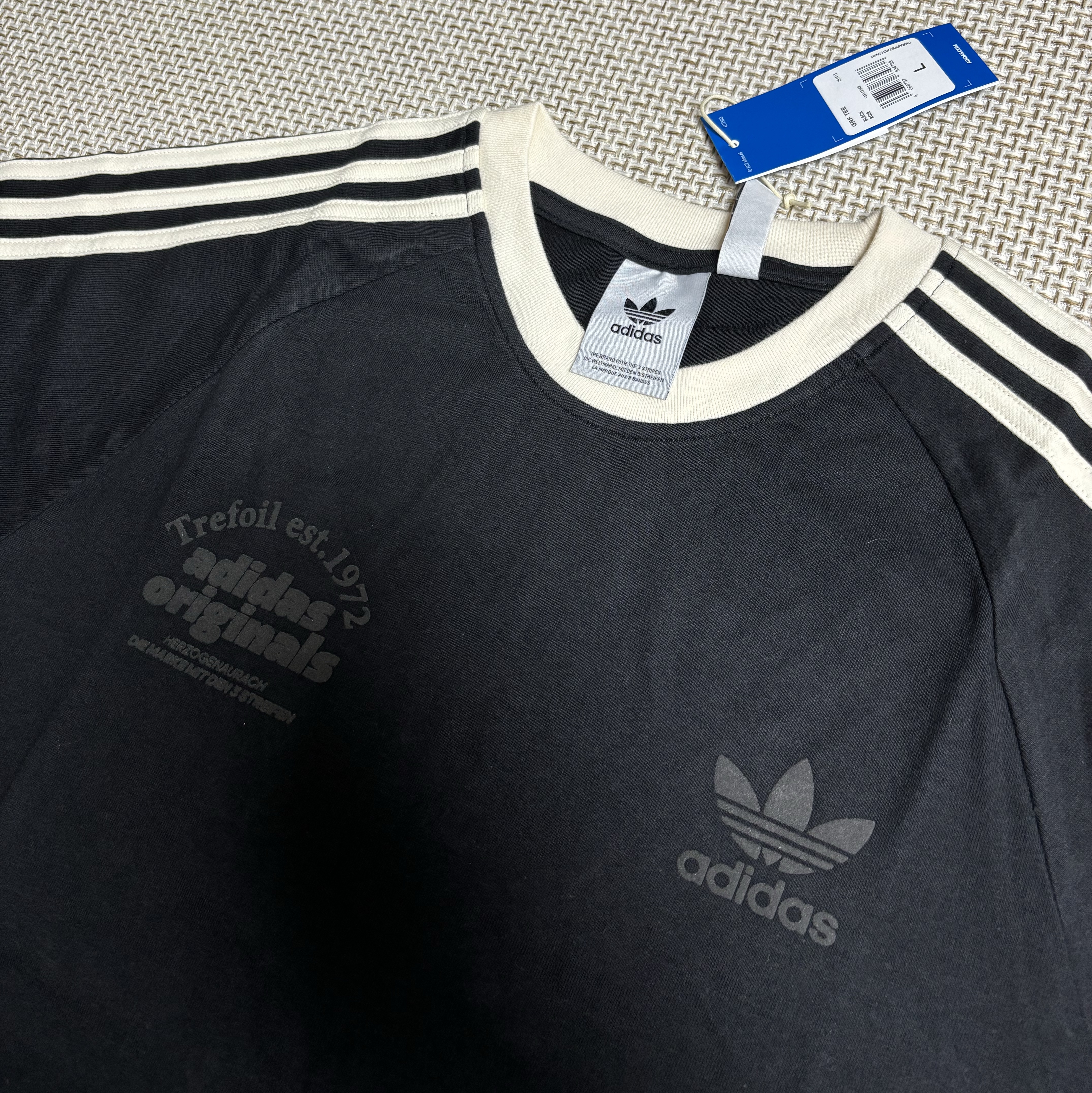 Adidas GRF T-Shirt Black - KR Sizing 착용 스타일 - 2