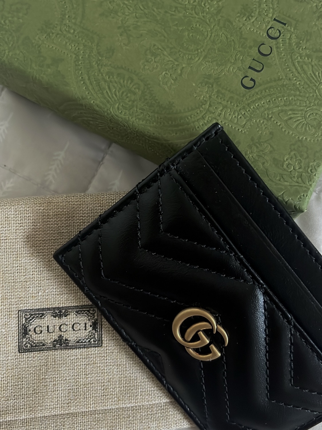 Gucci GG Marmont Card Case Black 착용 스타일