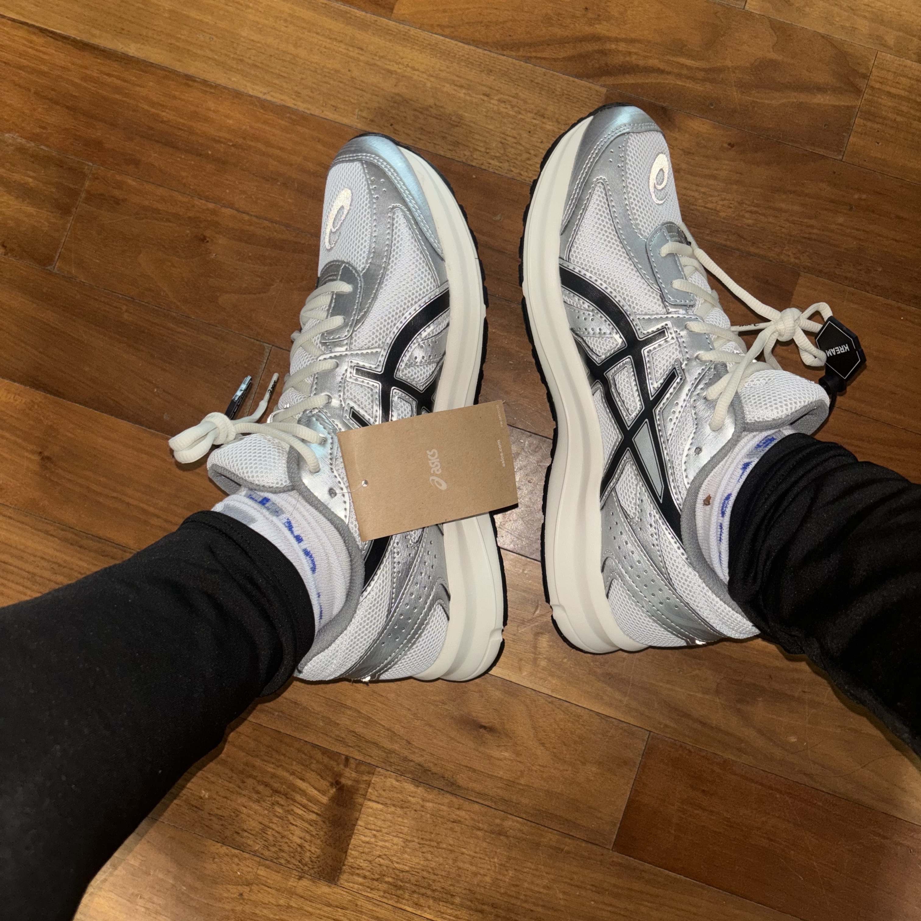 Asics Jog 100 S White Black - 2E Wide 착용 스타일 - 1