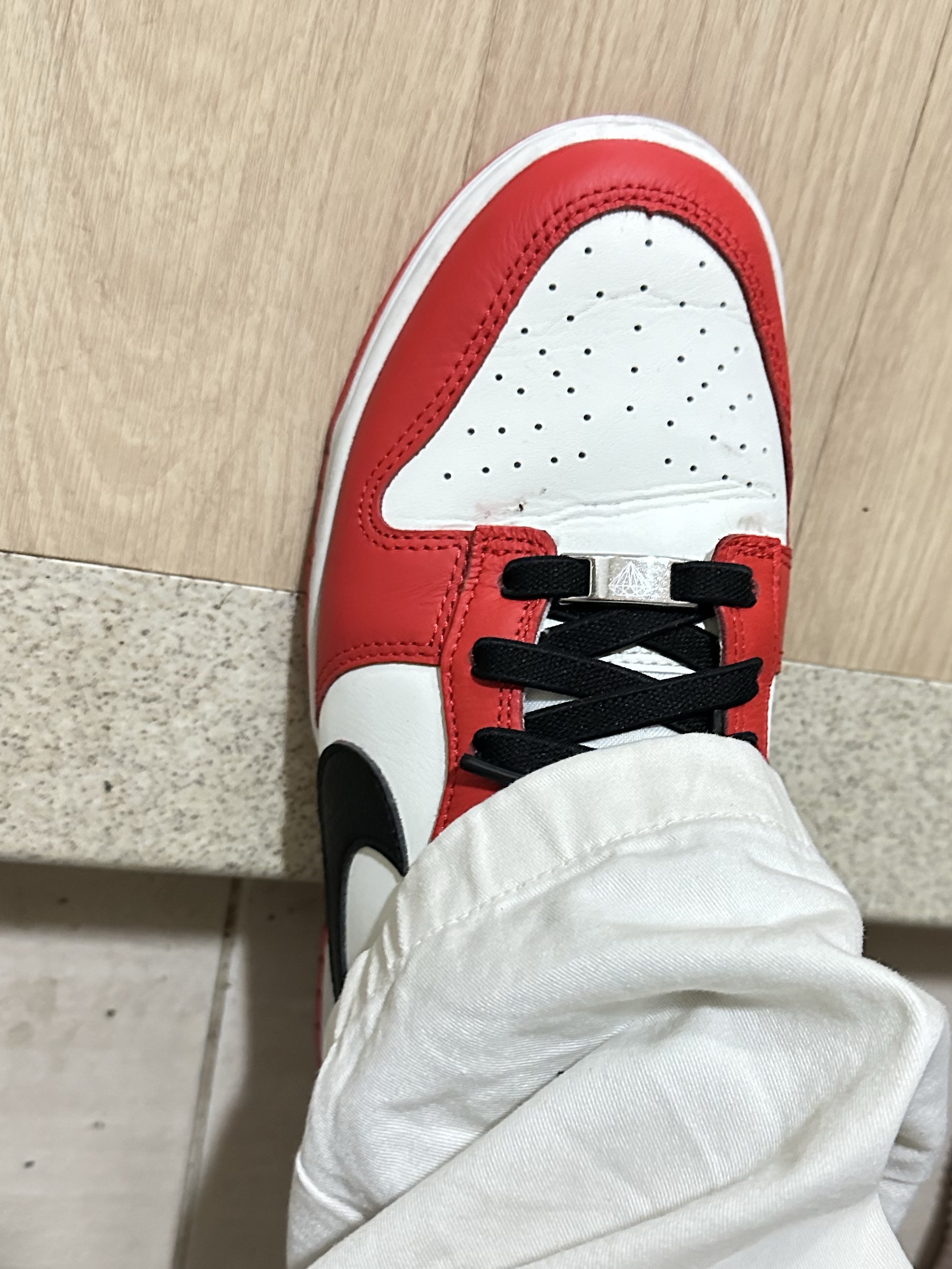 Nike x NBA Dunk Low Retro EMB Black and Chile Red 착용 스타일