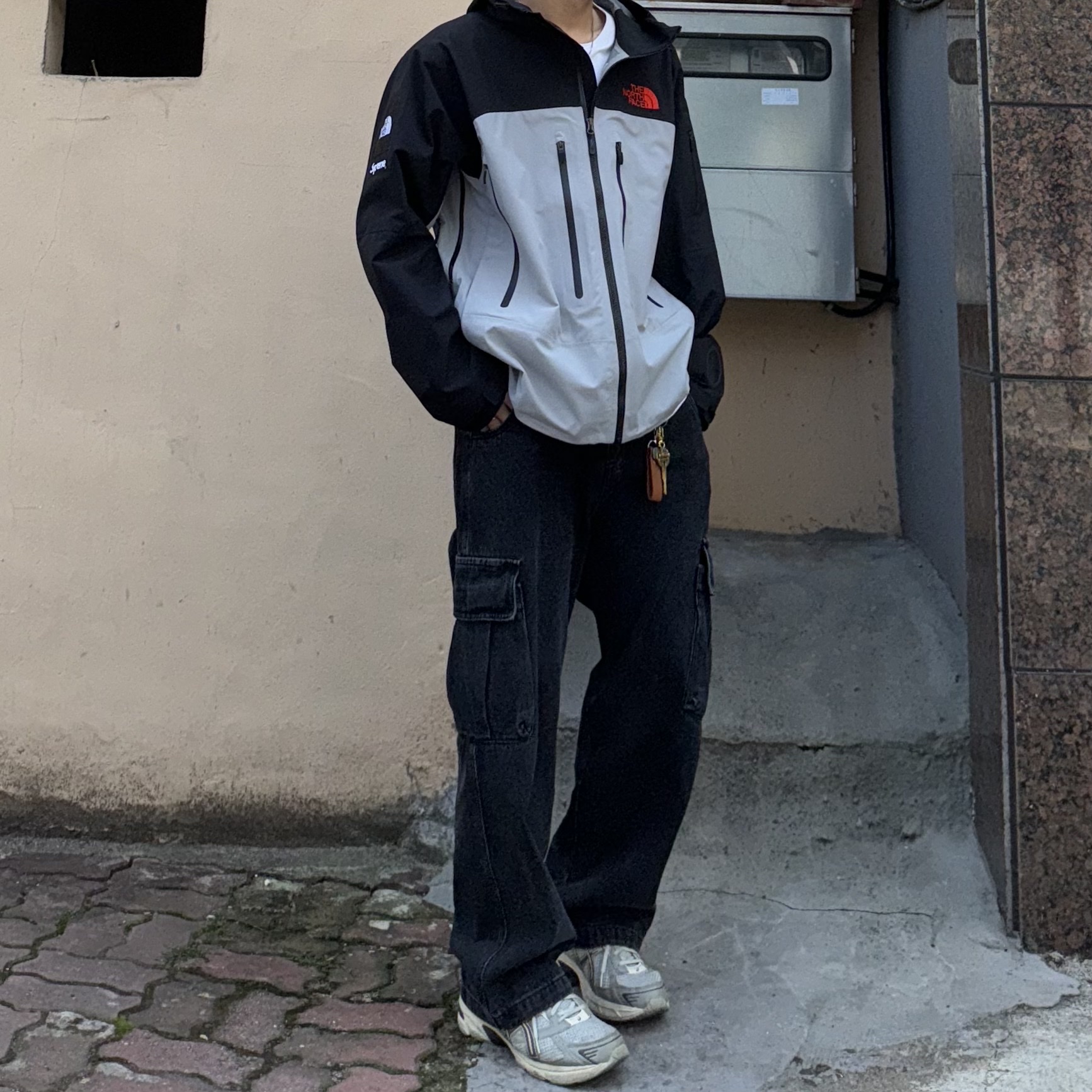 Supreme x The North Face Taped Seam Shell Jacket Grey - 22FW, Asics x I4P Gel-1130 Glacier Grey Mink 착용 스타일 - 1