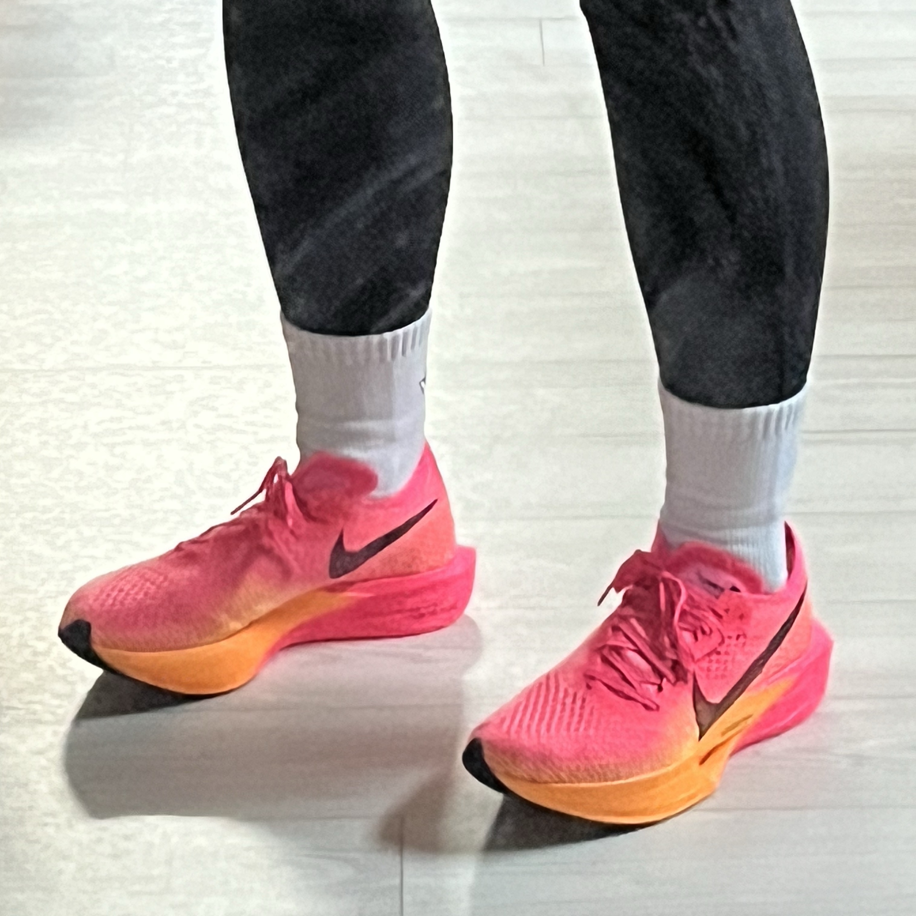 (W) Nike ZoomX Vaporfly Next% 3 Hyper Pink Laser Orange 착용 스타일