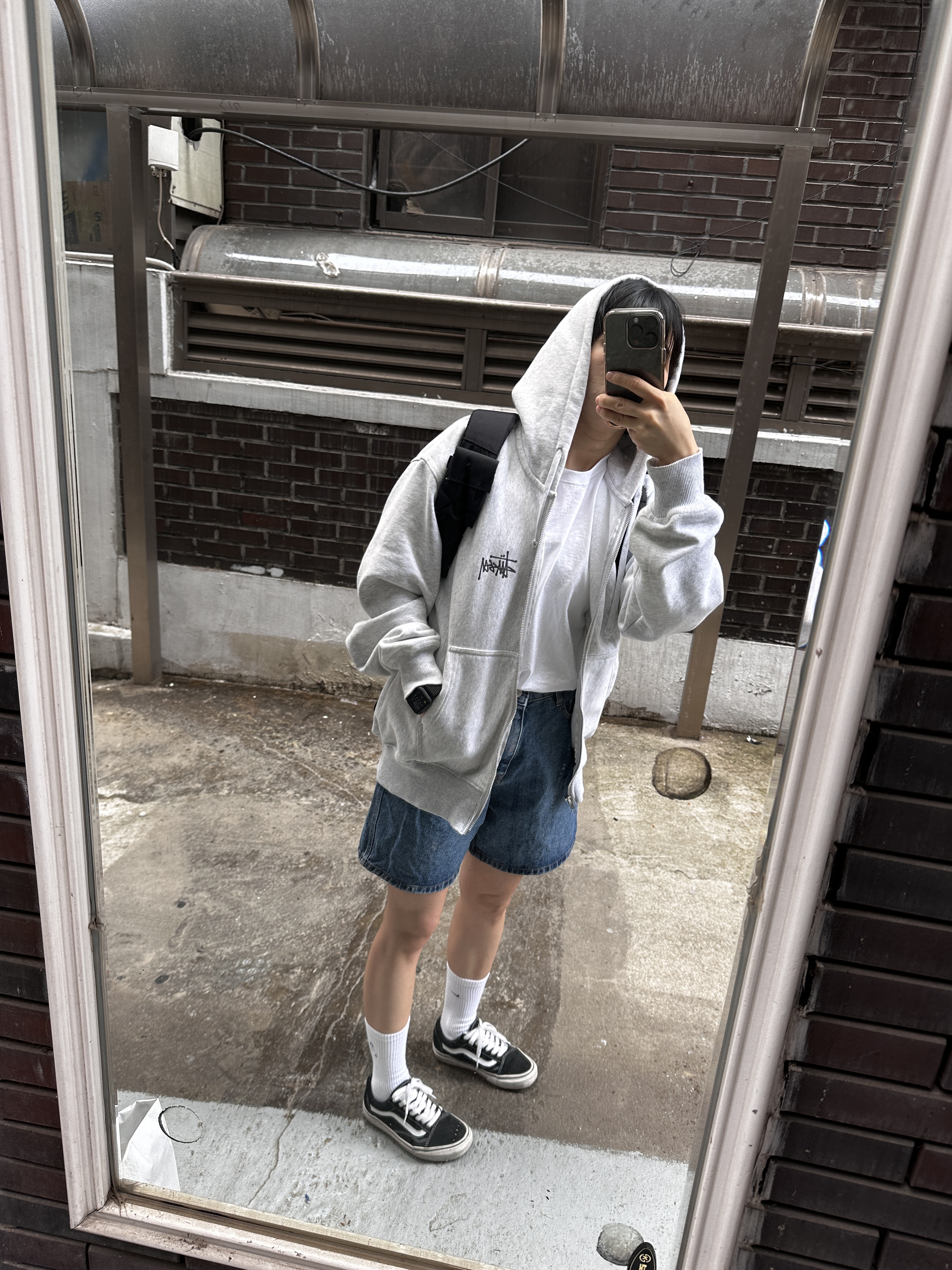 Stussy Basic Stussy Zip Hoodie Ash Heather 2023, Stussy Basic Stussy T-Shirt White 2023 착용 스타일 - 2