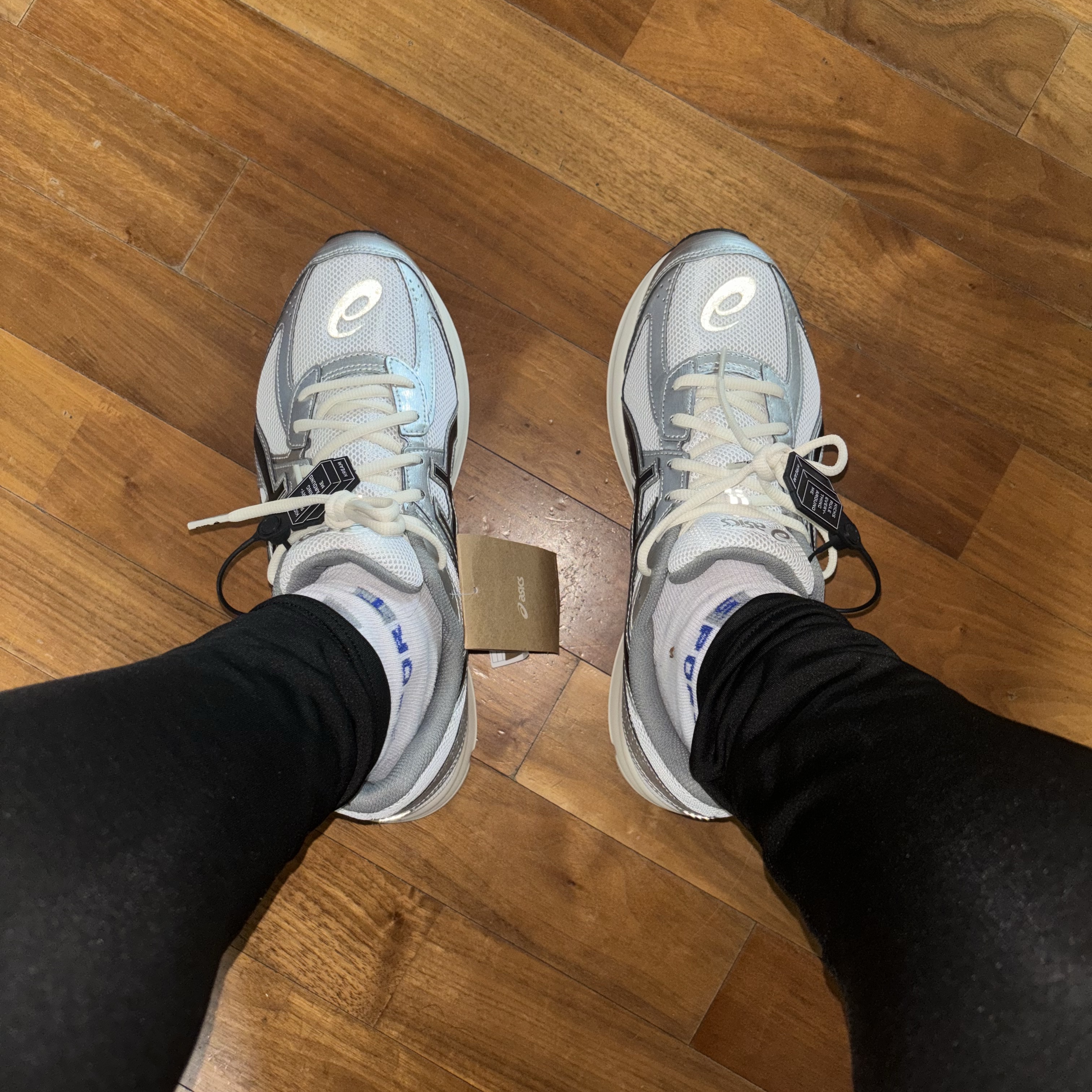 Asics Jog 100 S White Black - 2E Wide 착용 스타일 - 2