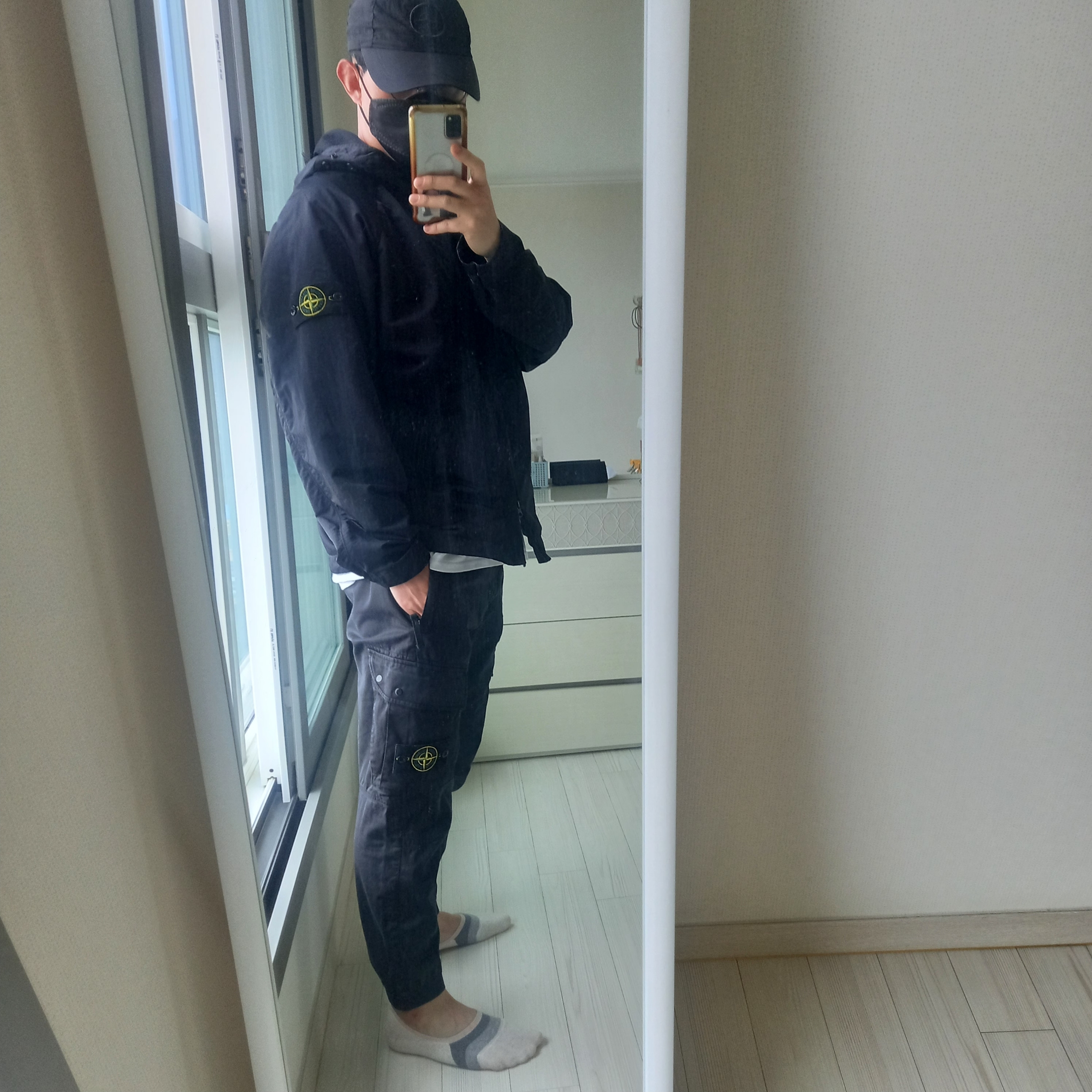 Stone Island 40130 Hyper Dense Nylon Raso Hooded Jacket Black - 23SS, Stone Island 313L1 T.CO+OLD Cargo Pants Black - 22FW 착용 스타일 - 1
