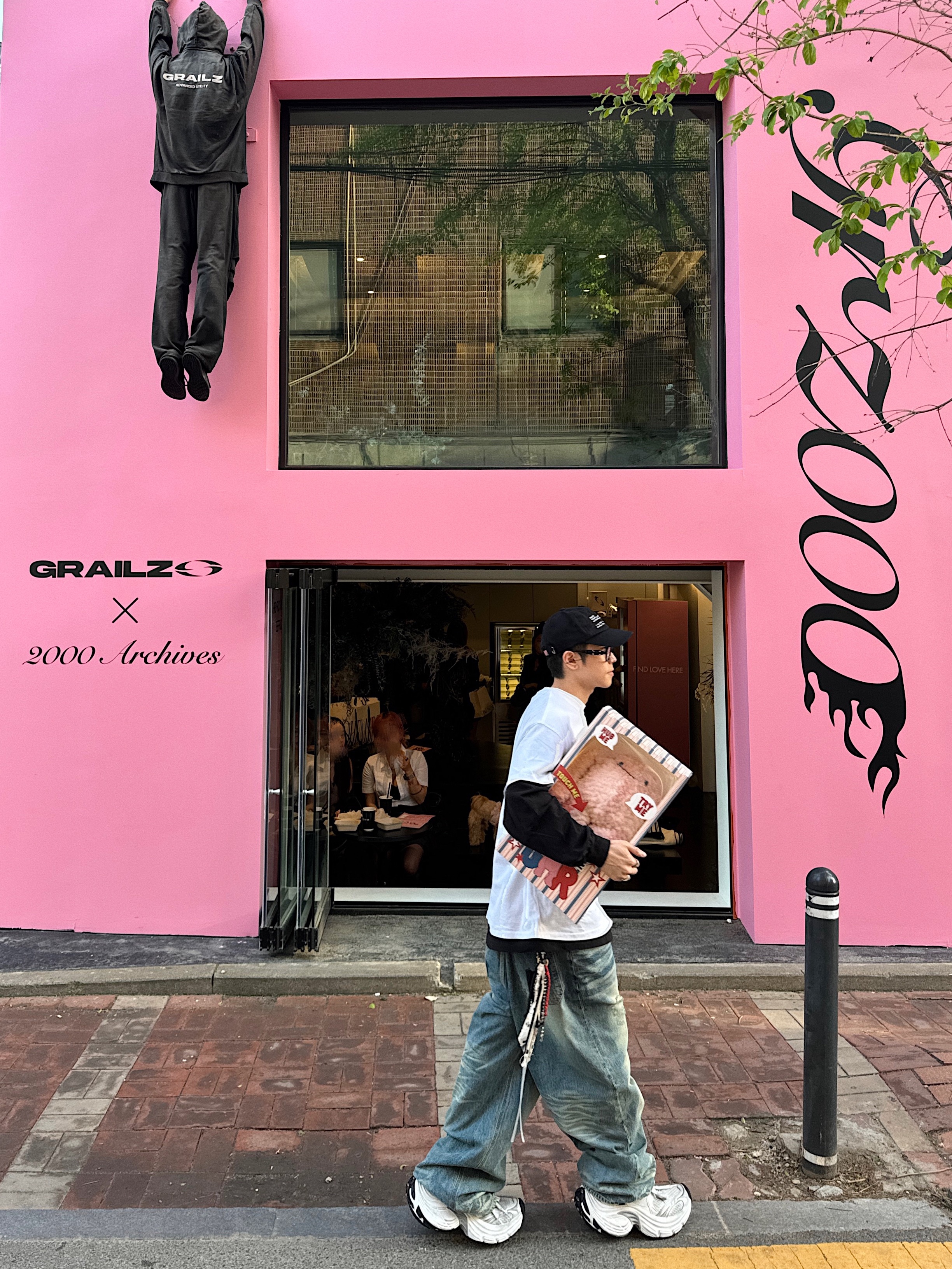 Gentle Monster x Maison Margiela MM113 Black Clear, Balenciaga 10XL Sneakers White Black Grey 착용 스타일 - 8