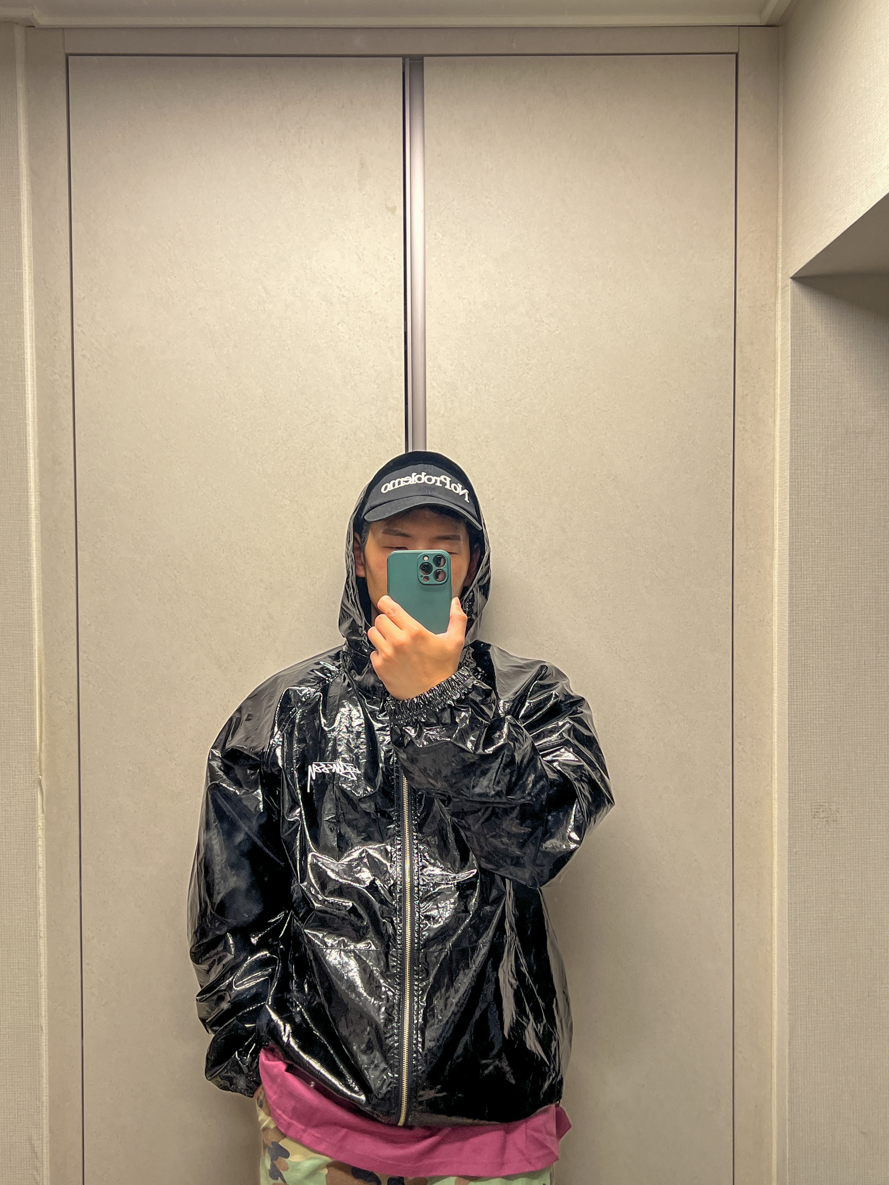 Stussy Beach Shell Coated Ripstop Black, Stussy Surplus Cargo Pants Camo 착용 스타일